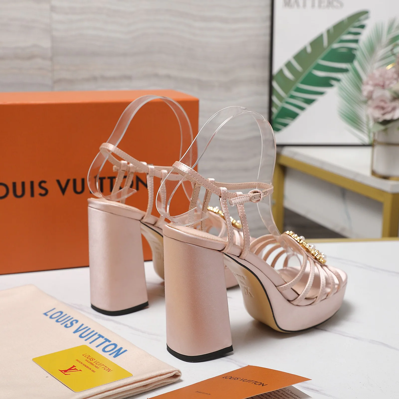 Босоножки Женские Louis Vuitton 10250865