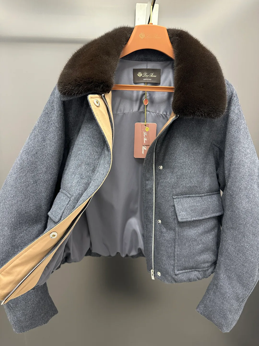 Куртки И Пуховики Женские Loro Piana 18702458