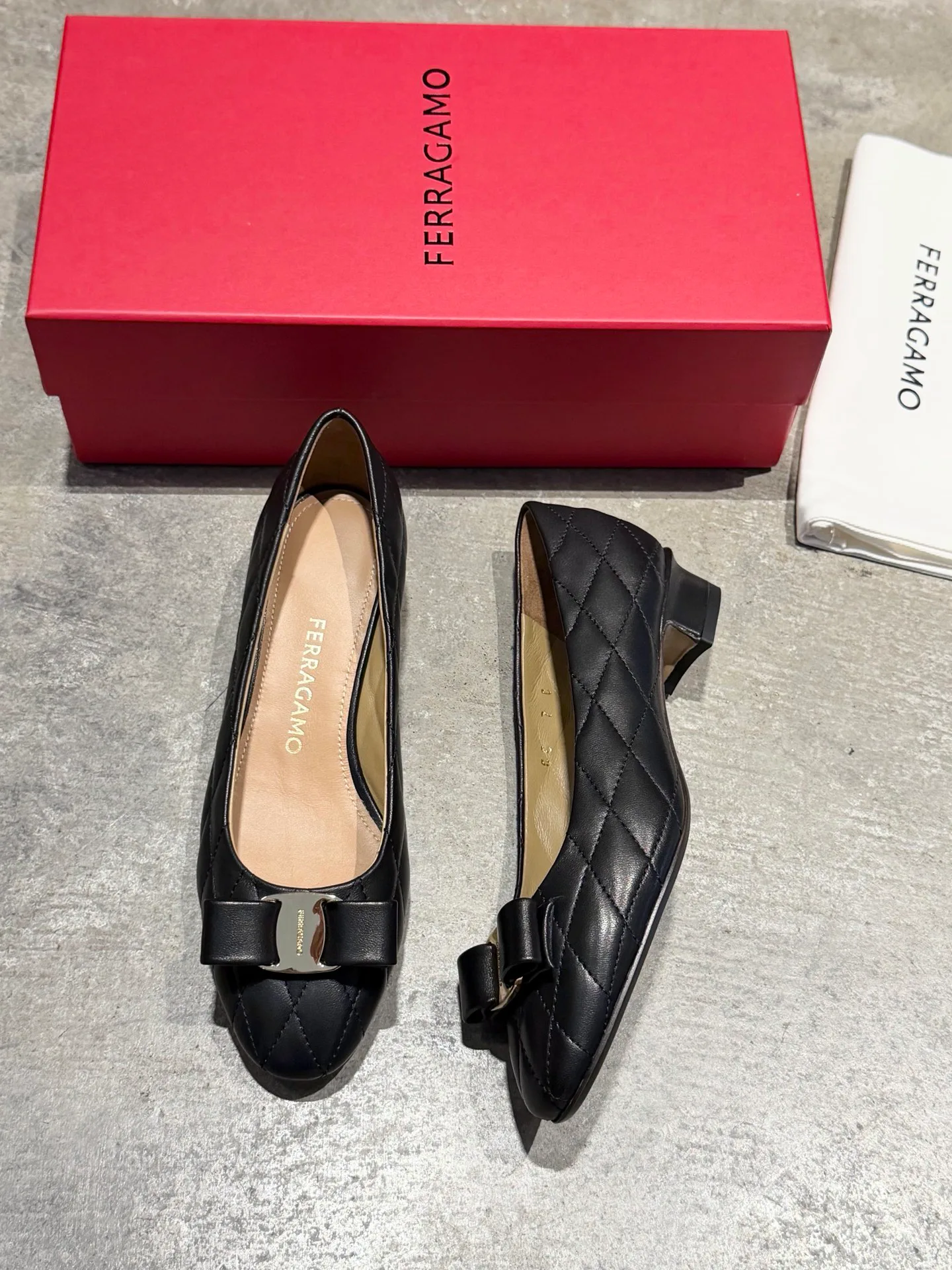 Туфли Женские Salvatore Ferragamo 18146769