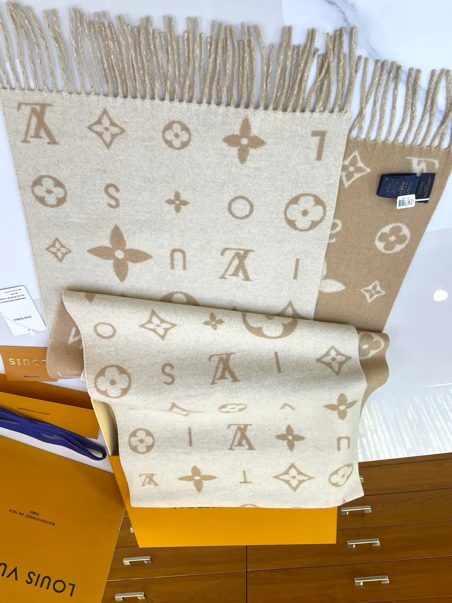 Шарфы Louis Vuitton 1981570