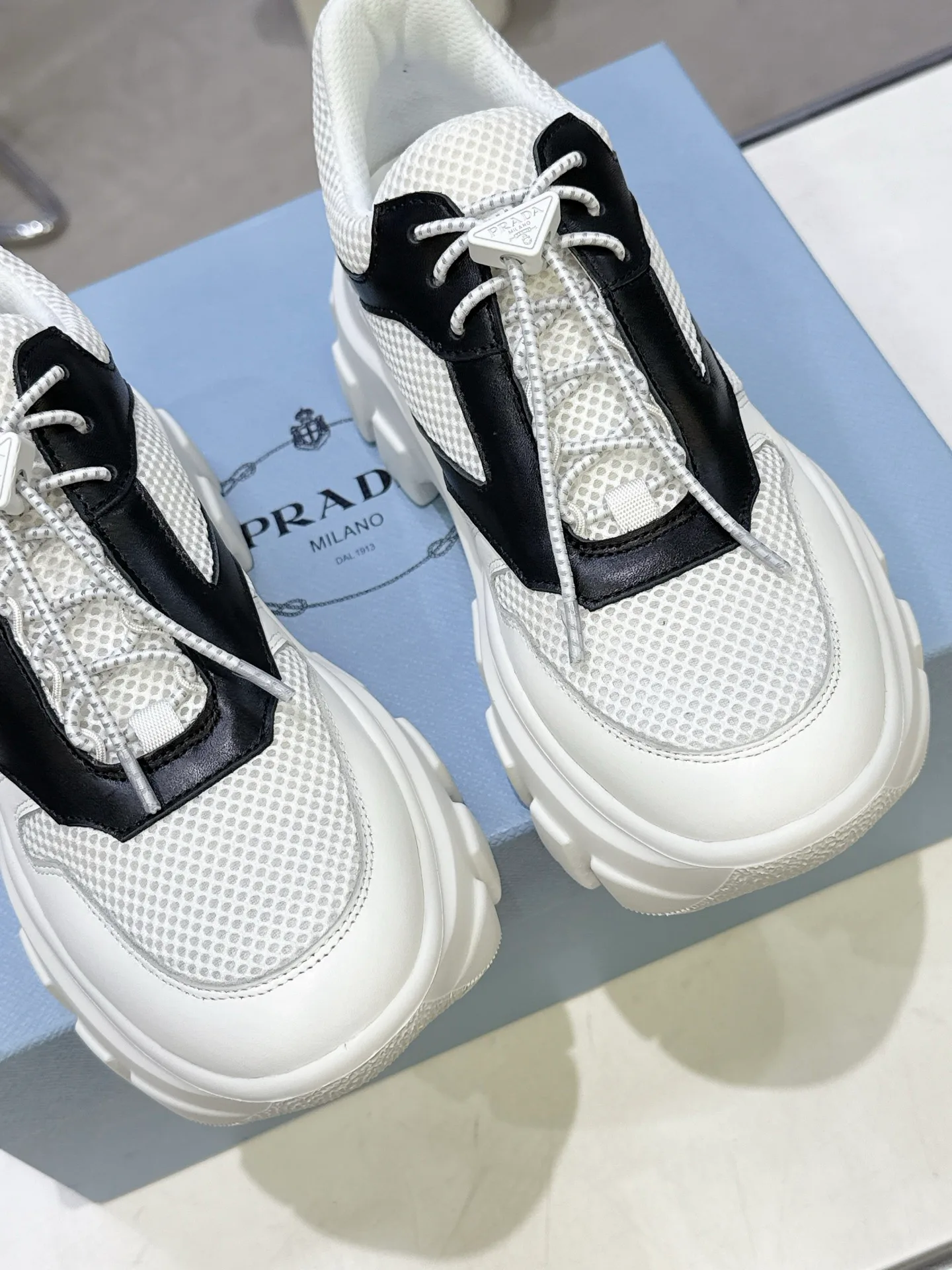 Кроссовки Женские Prada 17371778