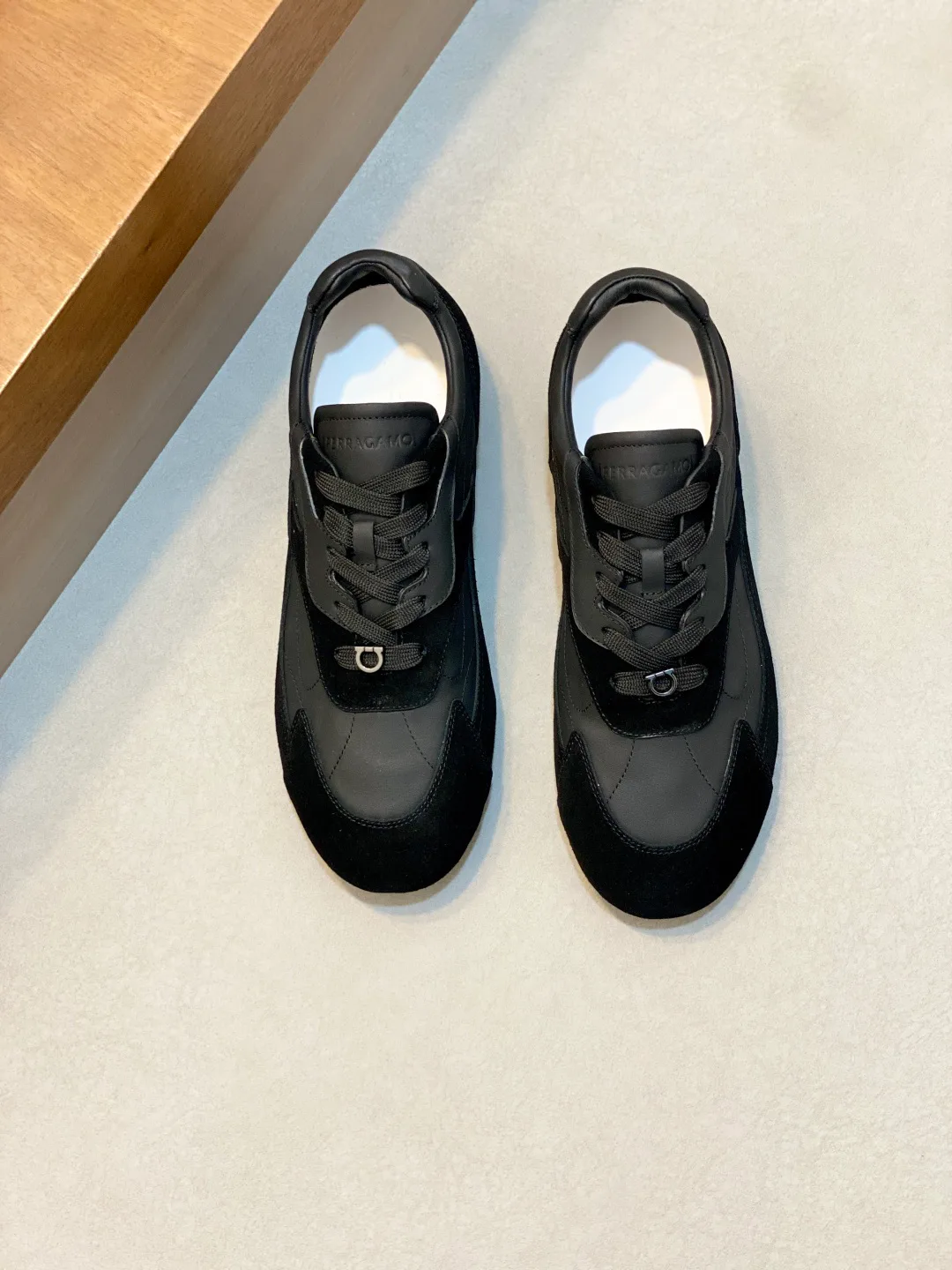 Кроссовки Мужские Salvatore Ferragamo 18274578