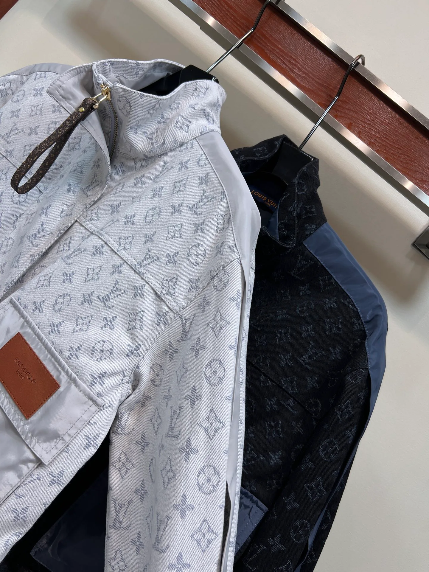 Куртки И Пуховики Женские Louis Vuitton 18408135