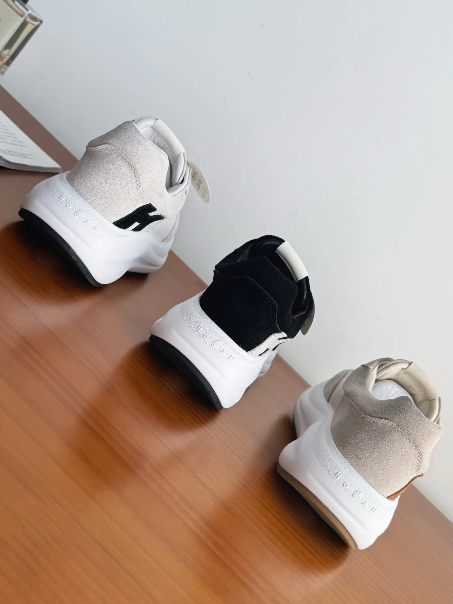 Кроссовки Женские Hogan 18765986