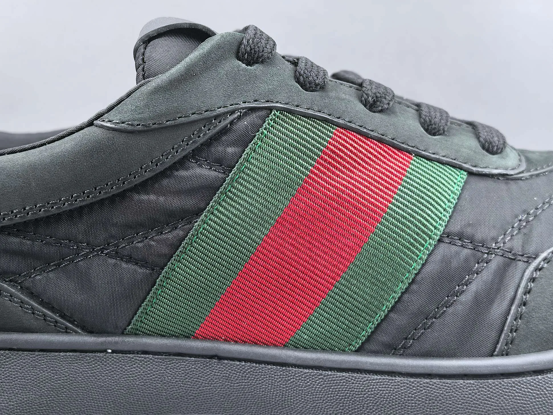 Кроссовки Женские Gucci 18552276