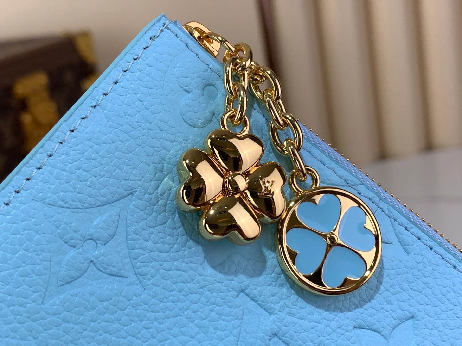 Клатчи Женские Louis Vuitton 13455879