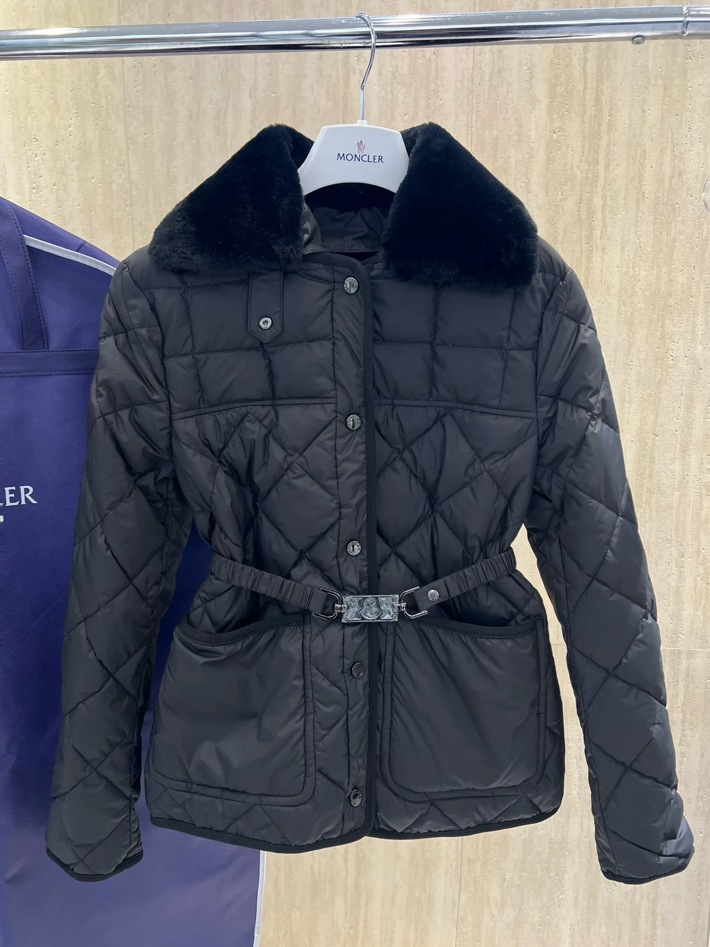 Куртки И Пуховики Мужские Moncler 18231458