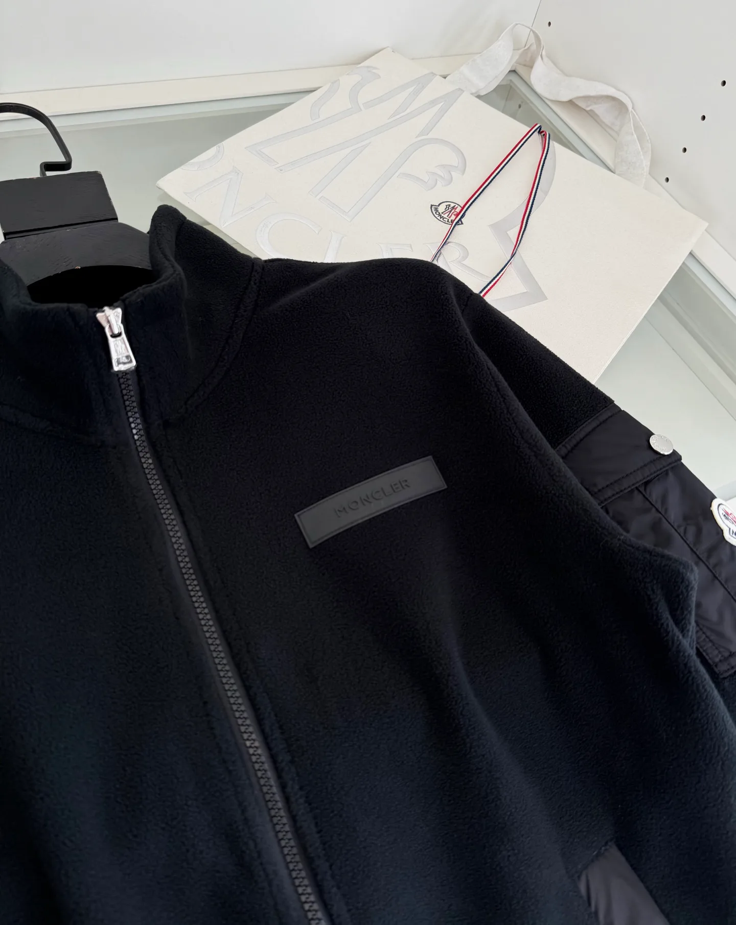 Куртки И Пуховики Мужские Moncler 18244518