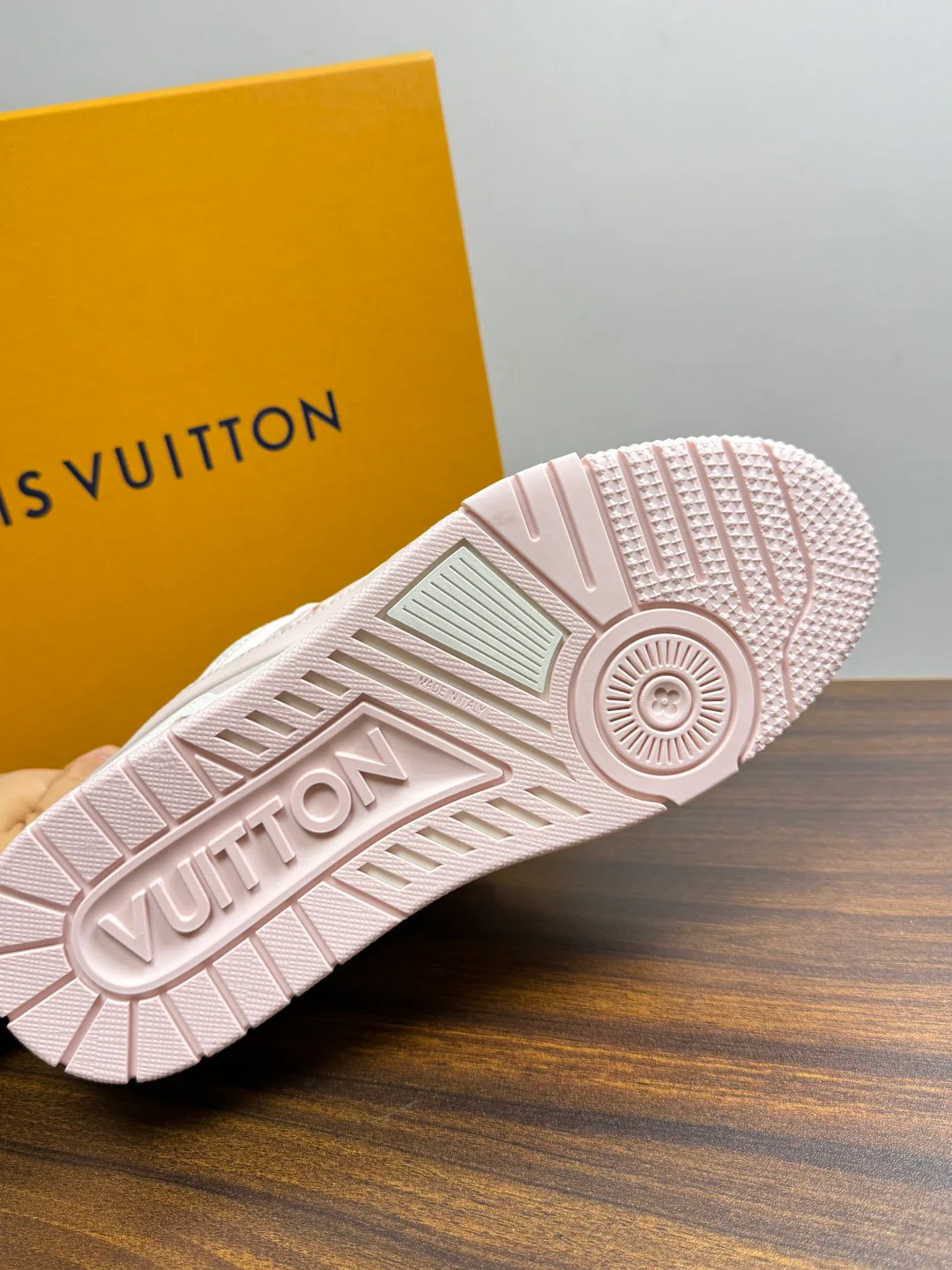 Кроссовки Женские Louis Vuitton 20143403