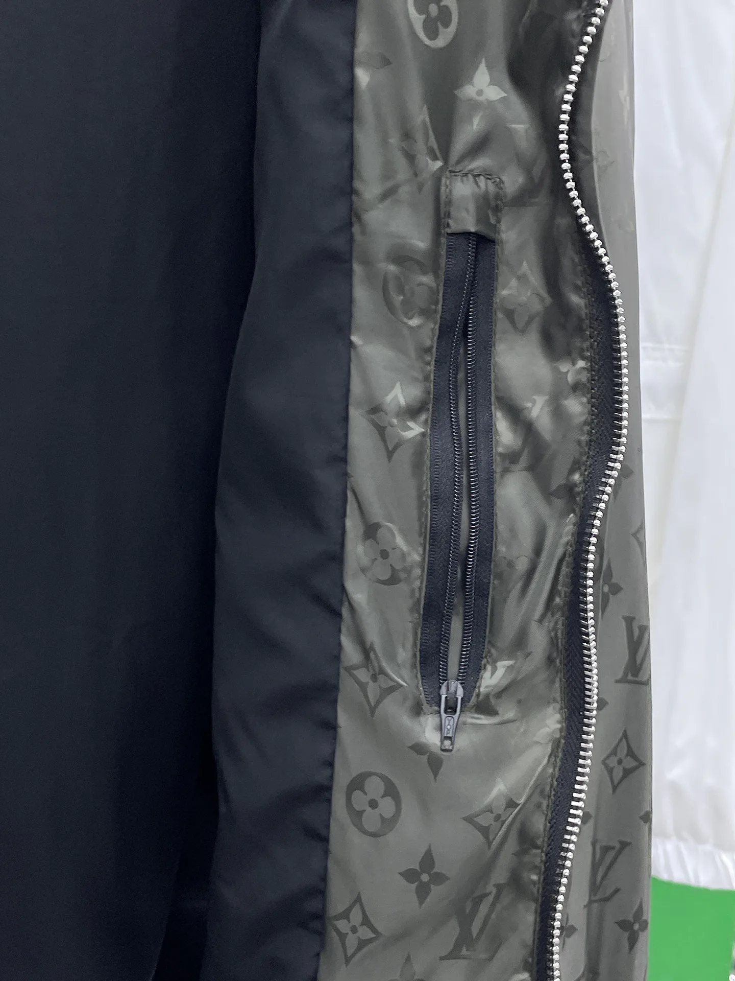 Куртки И Пуховики Мужские Louis Vuitton 9352366