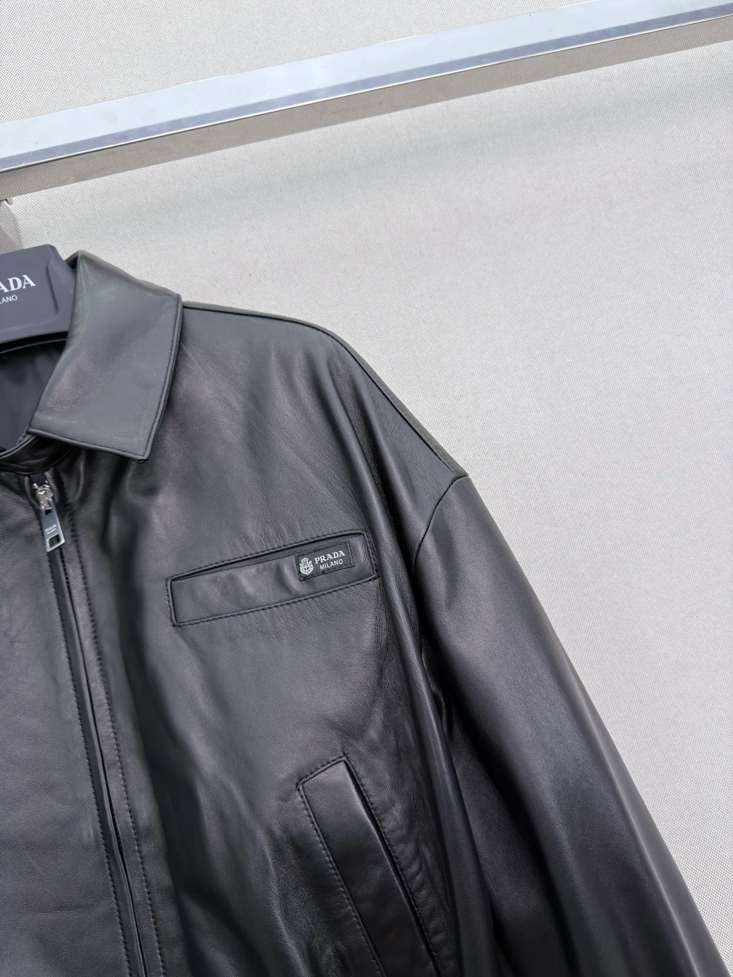 Кожаные Куртки И Дублёнки Женские Prada 18173056