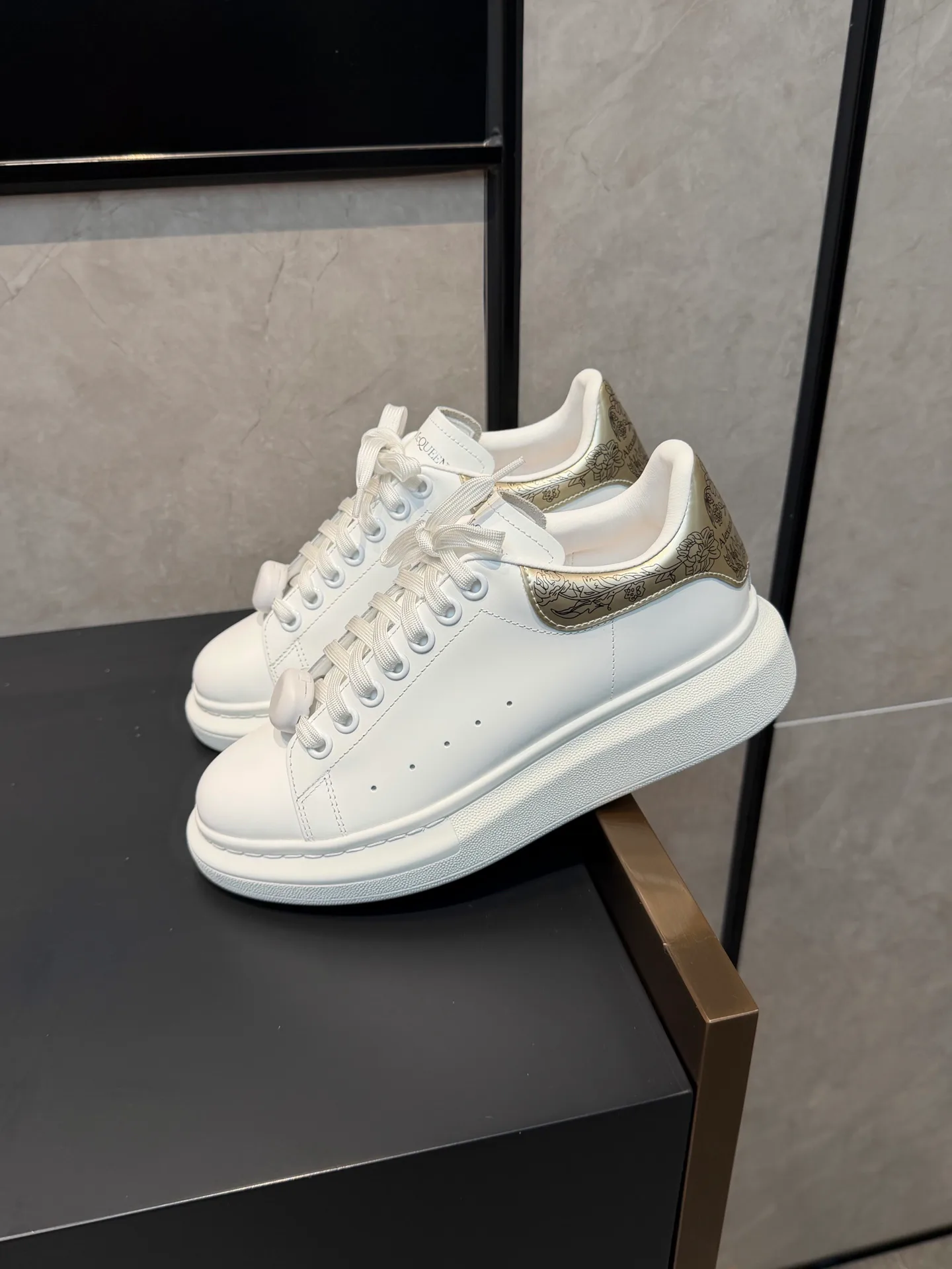 Кроссовки Женские Alexander Mcqueen 18363915