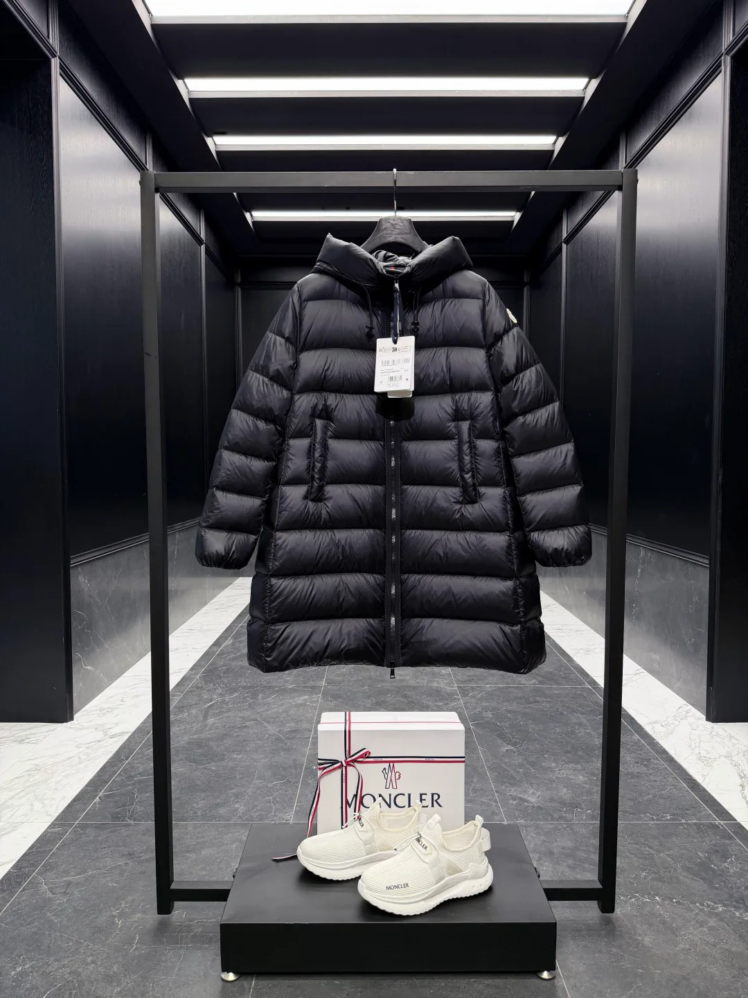 Куртки И Пуховики Женские Moncler 18725339