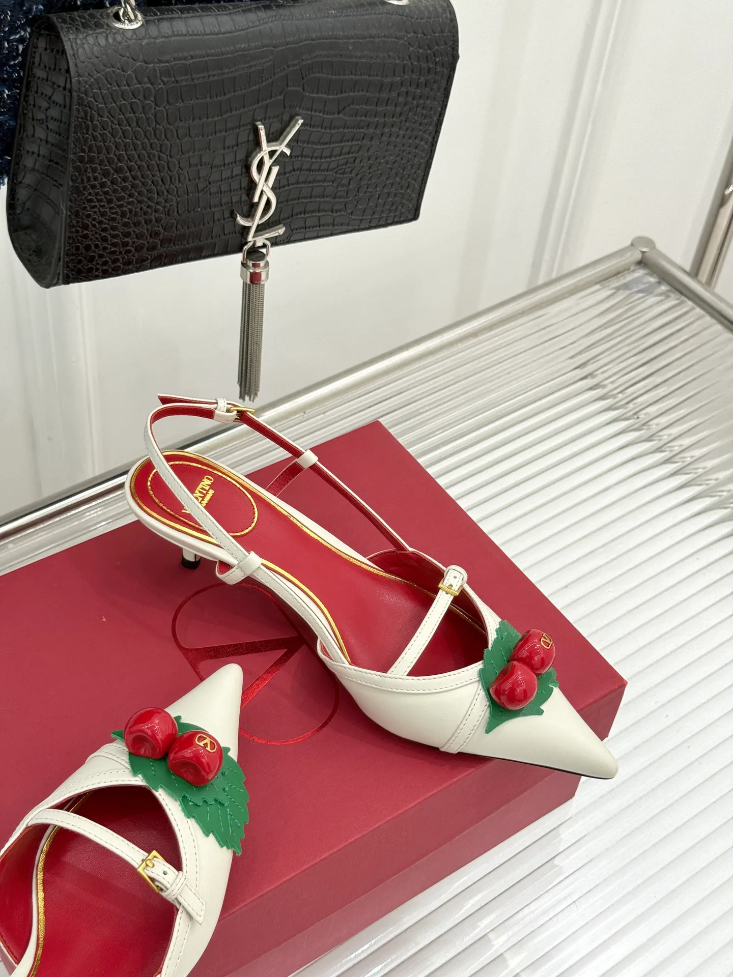 Босоножки Женские Valentino 16986236