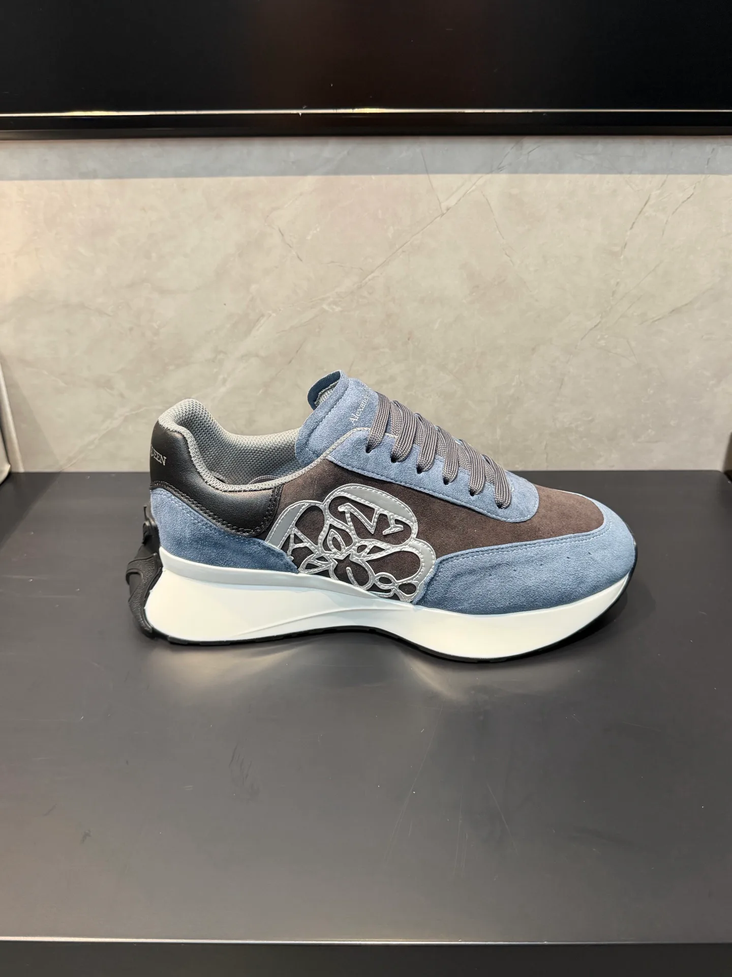 Кроссовки Женские Alexander Mcqueen 18363894