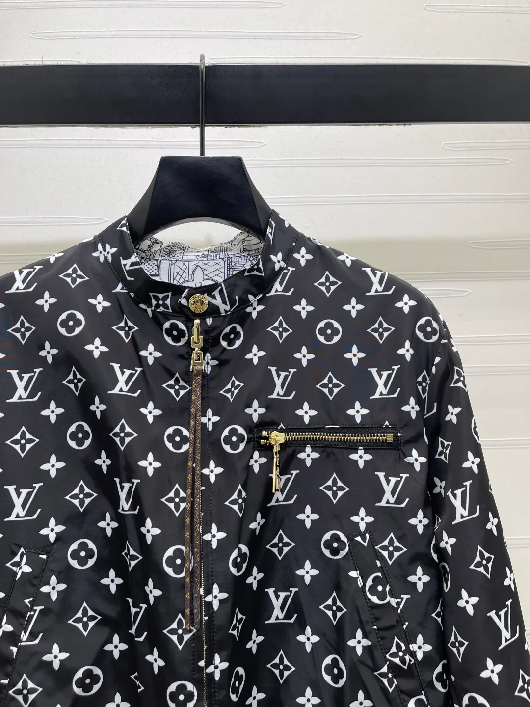 Куртки И Пуховики Женские Louis Vuitton 18038535