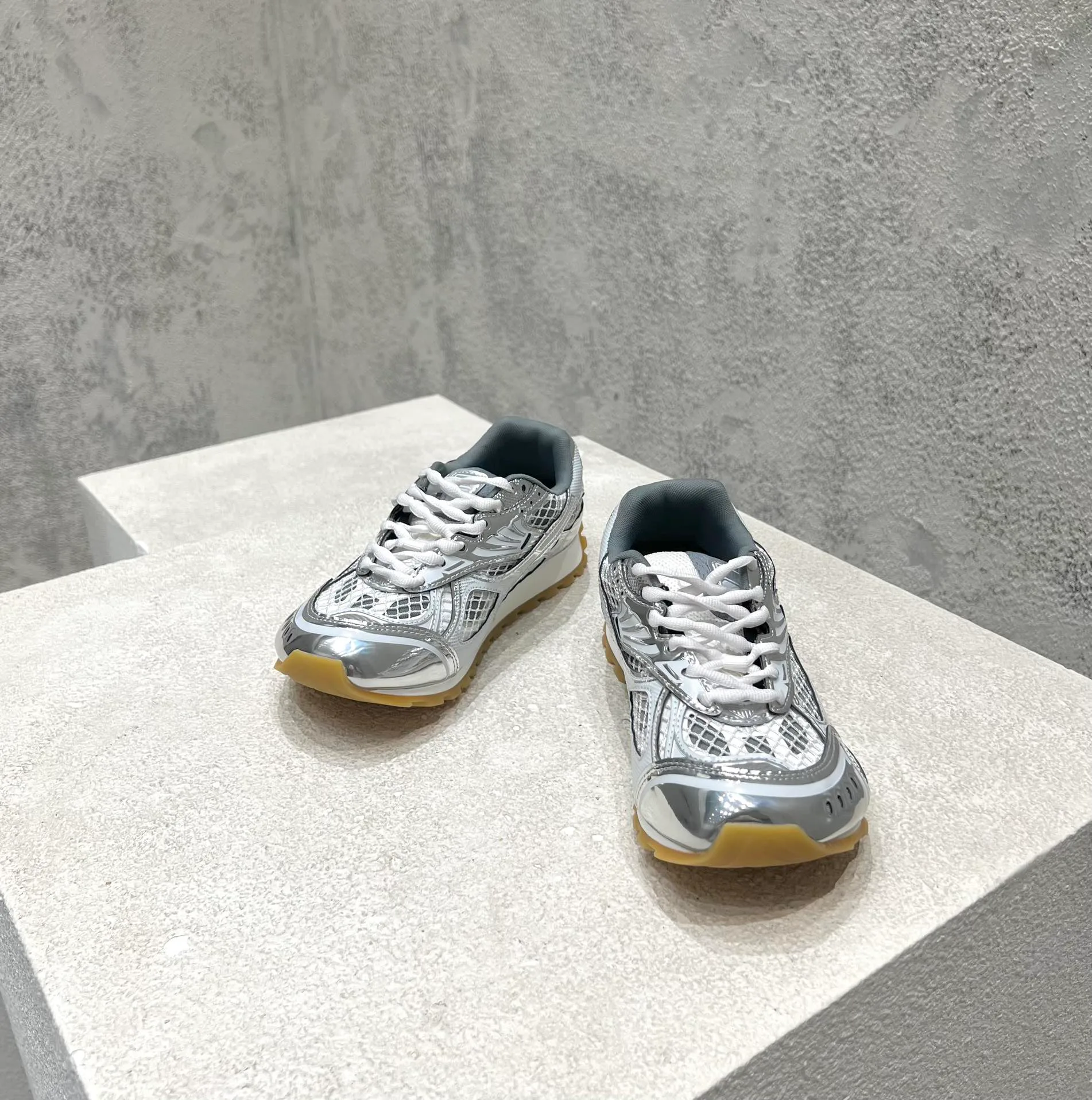 Кроссовки Женские Bottega Veneta 11565948