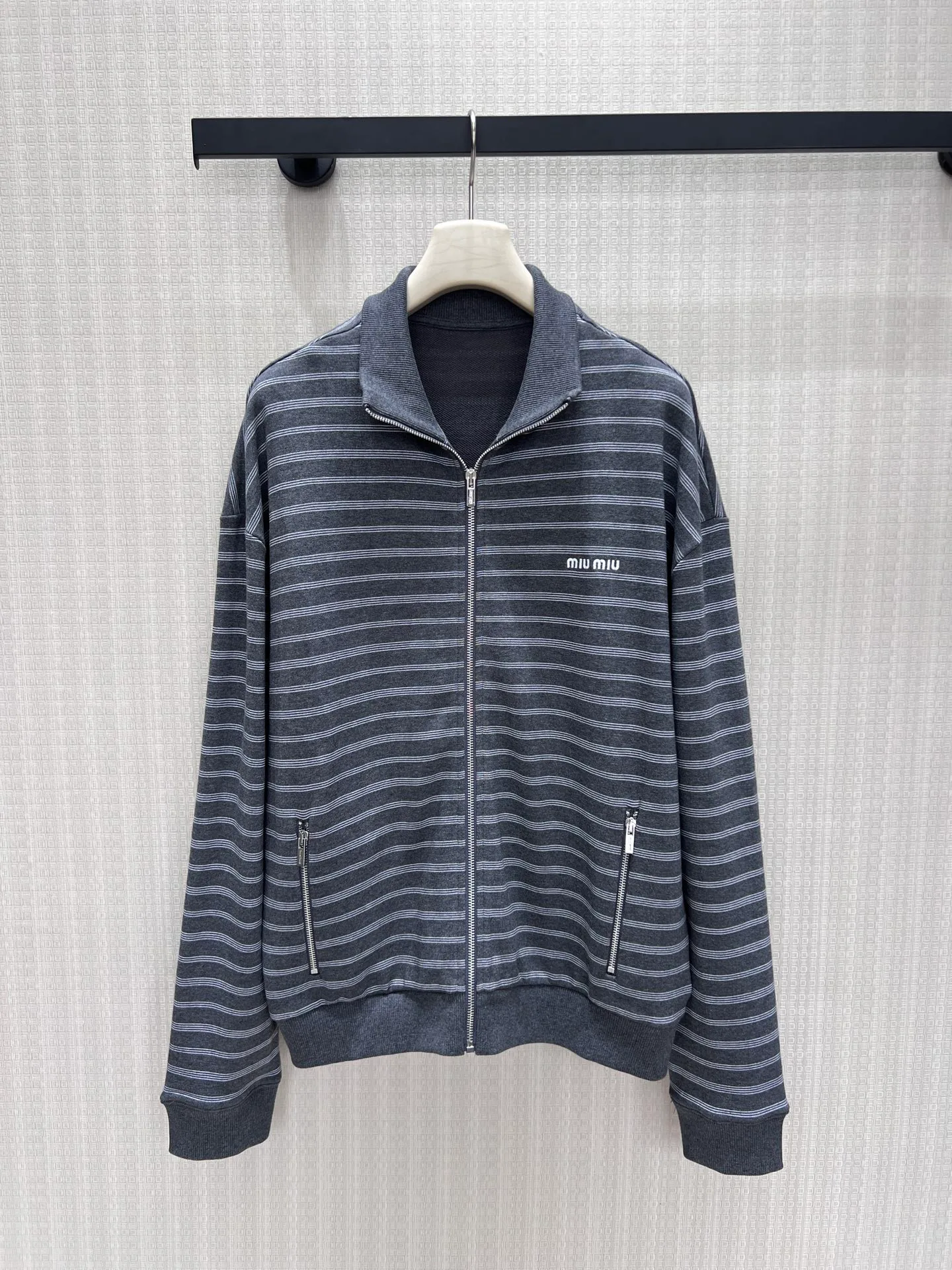 Куртки И Пуховики Женские Miu Miu 18402537