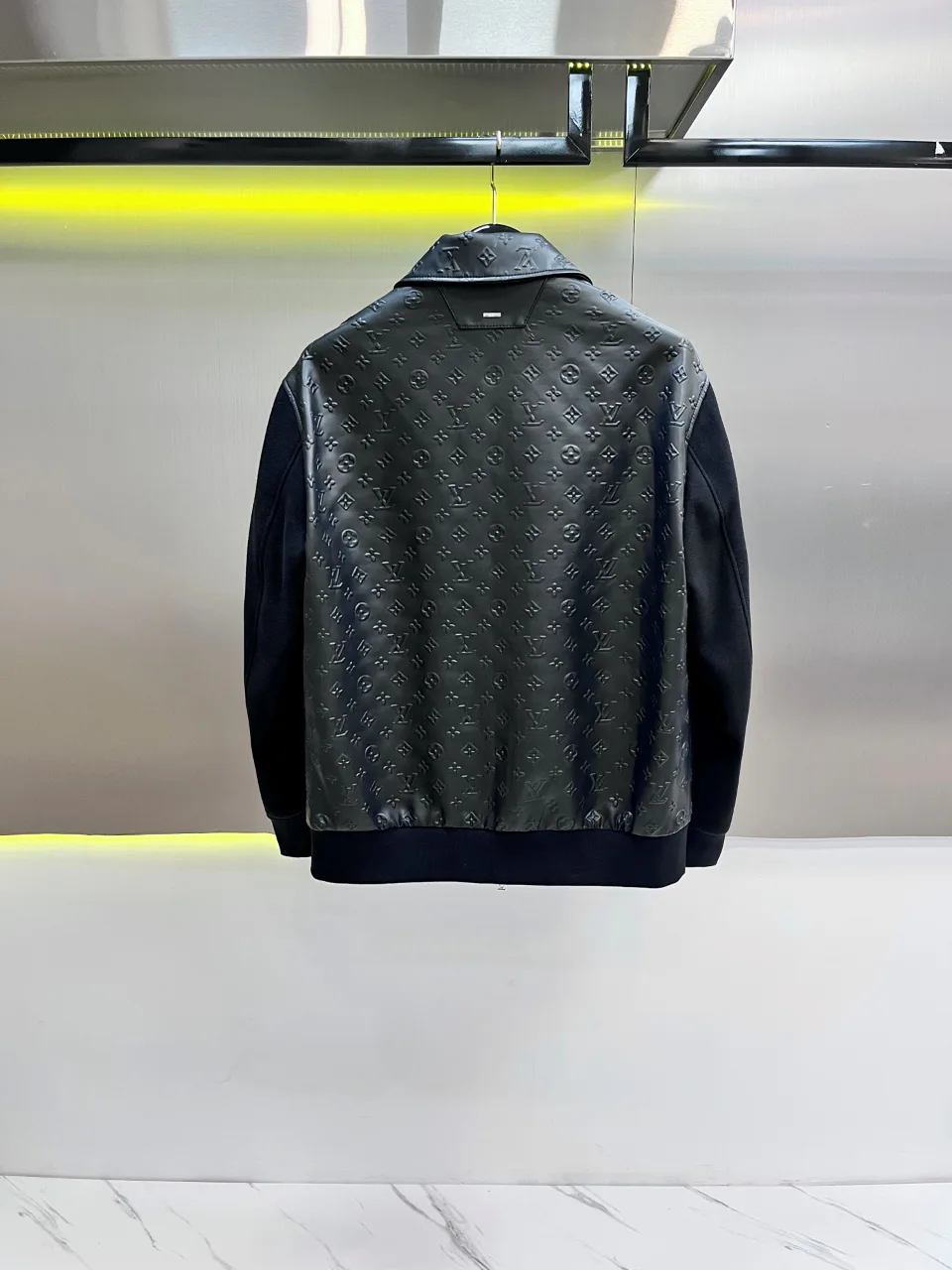 Куртки И Пуховики Мужские Louis Vuitton 119241