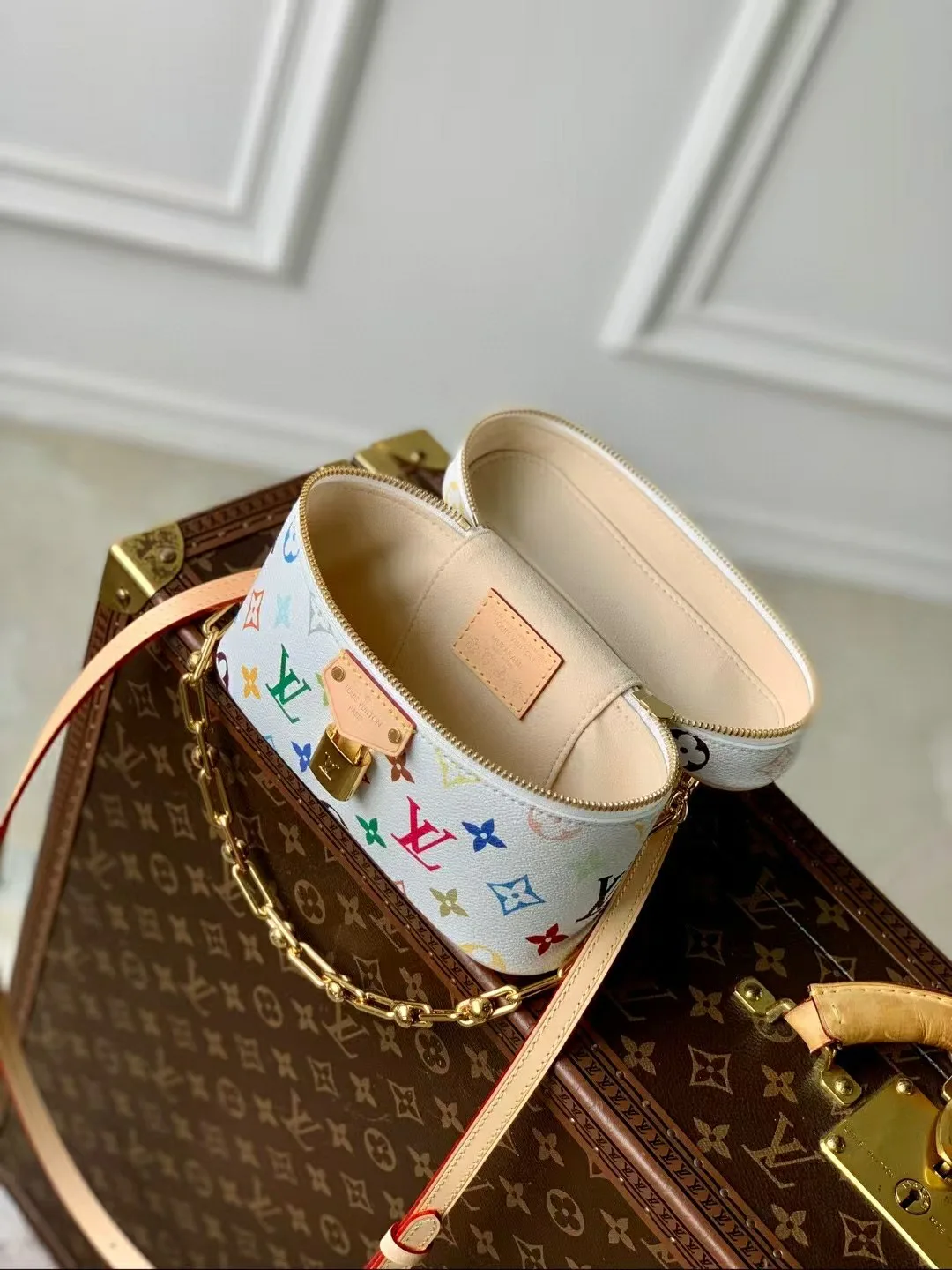 Классические Сумки Женские Louis Vuitton 18148121