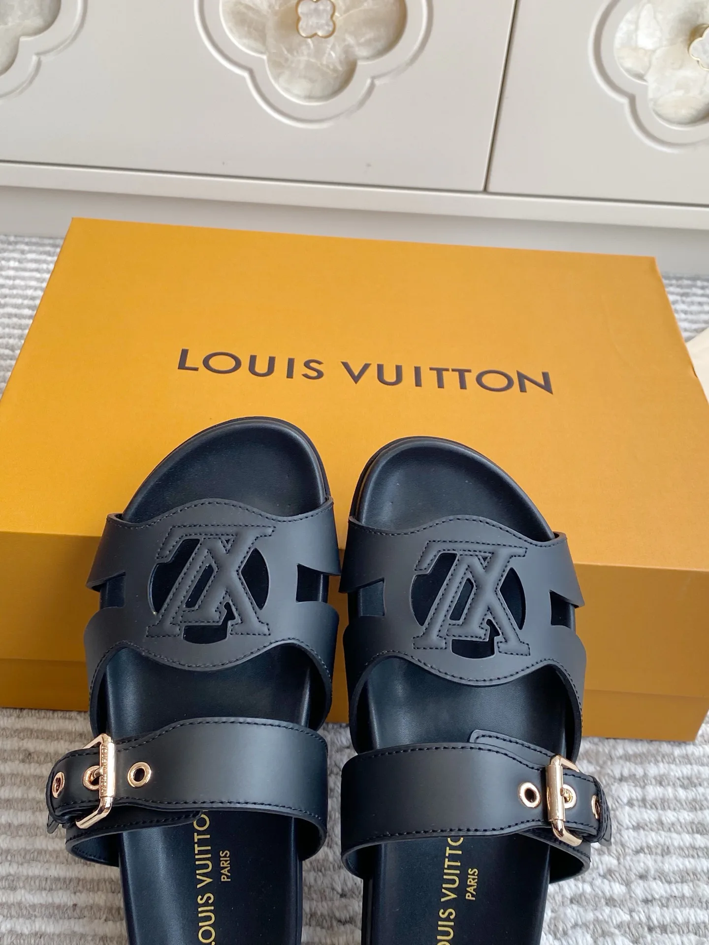 Шлепанцы Женские Louis Vuitton 17572158