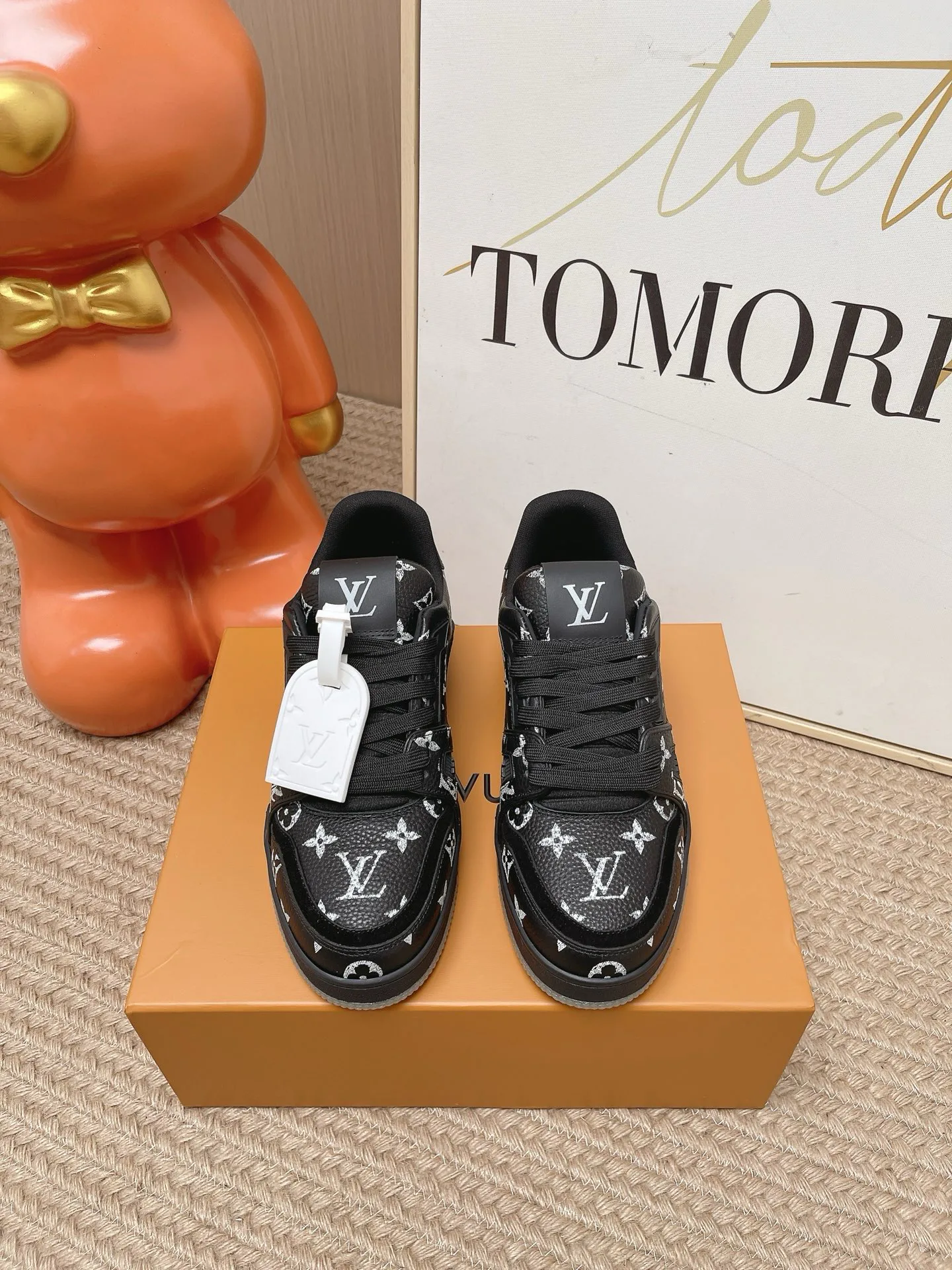 Кроссовки Женские Louis Vuitton 18810916