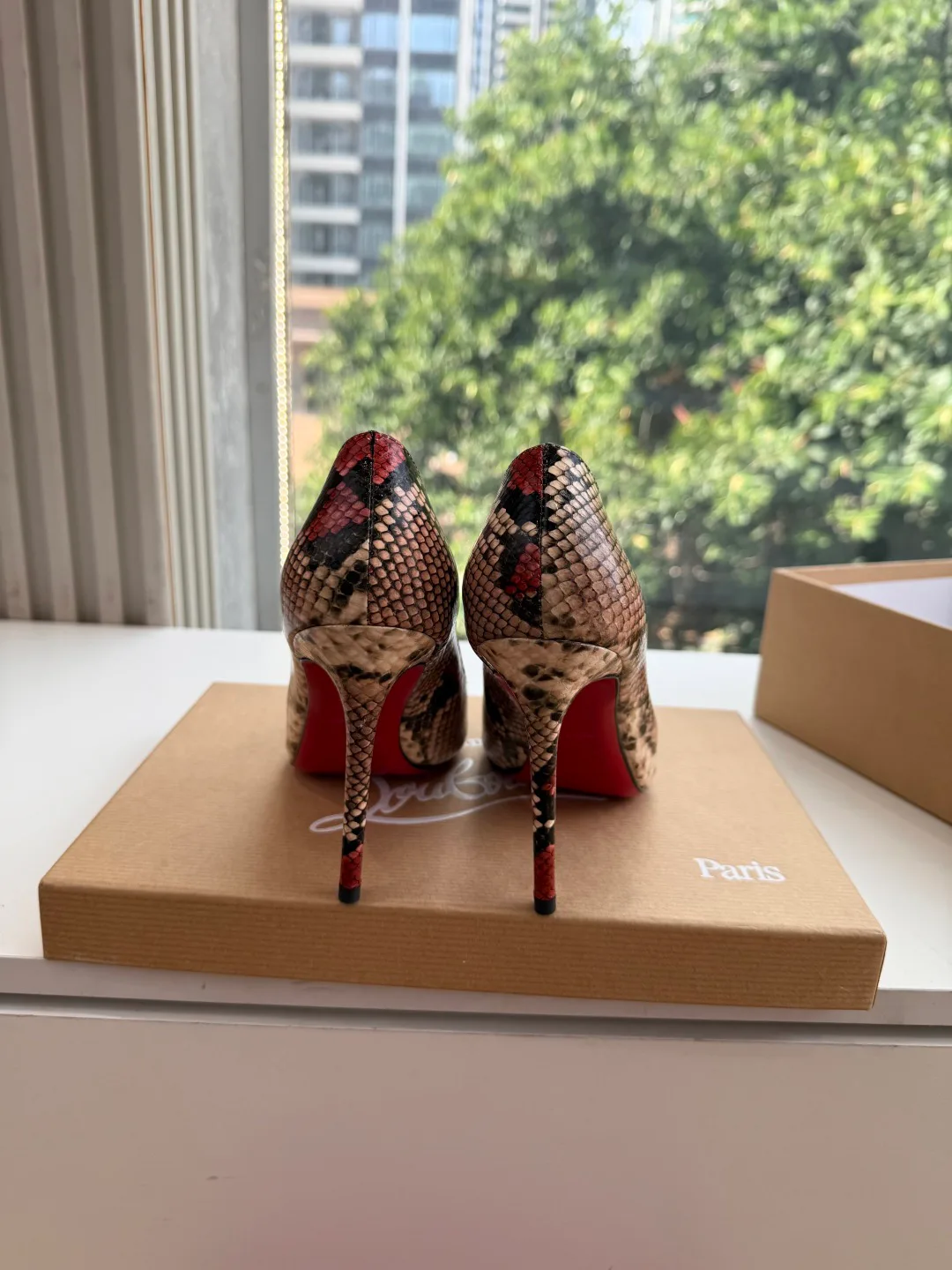Туфли Женские Christian Louboutin 19673679