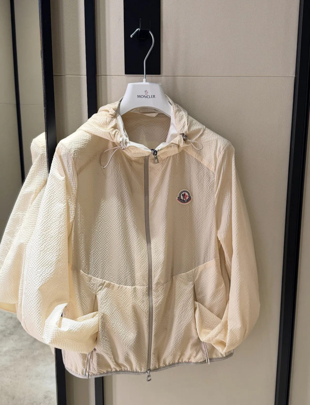 Куртки И Пуховики Женские Moncler 17567580