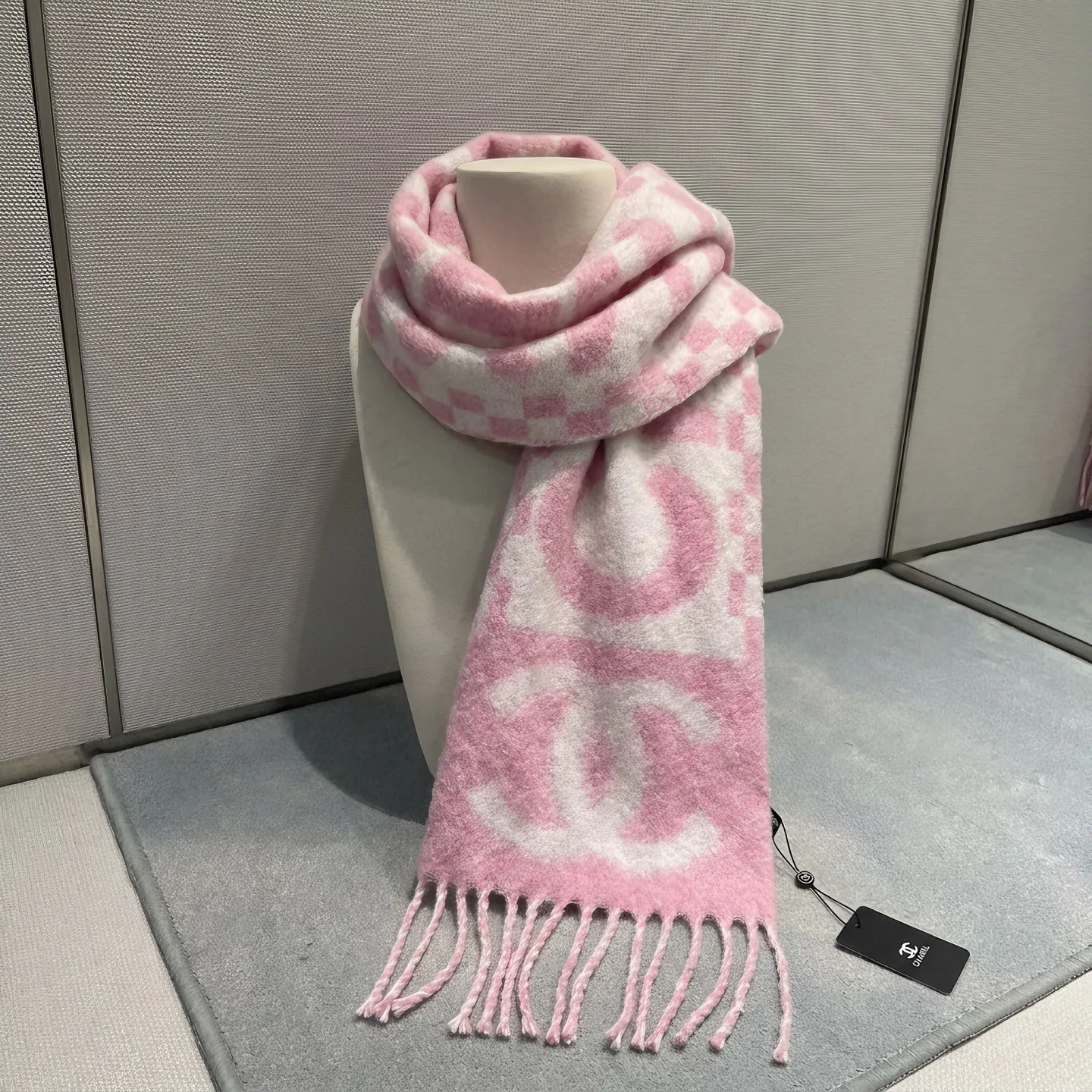 Шарфы Chanel 18322571