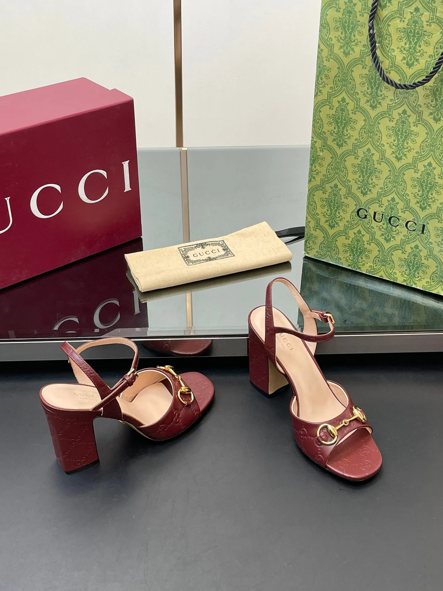 Босоножки Женские Gucci 17614707