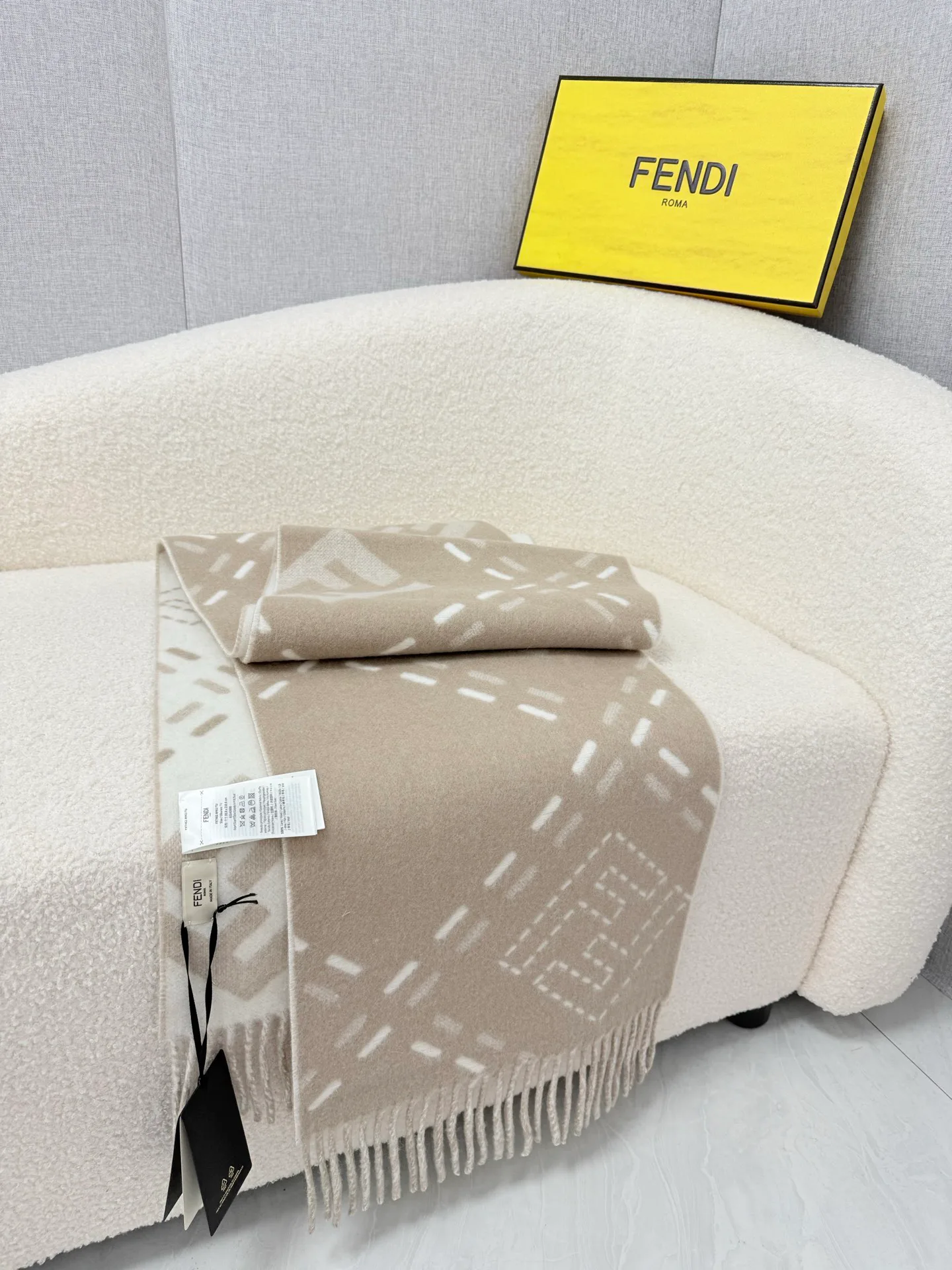 Шарфы Fendi 18003368