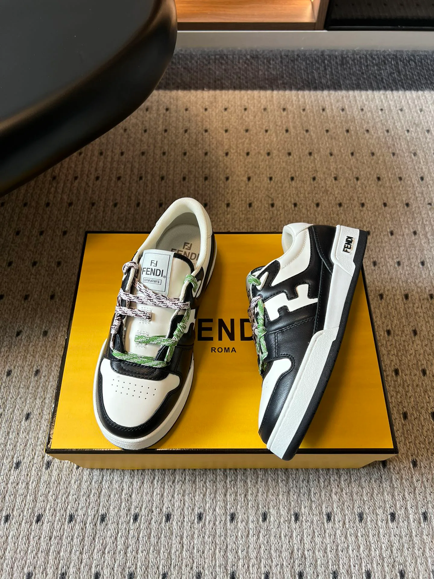 Кроссовки Женские Fendi 18497966