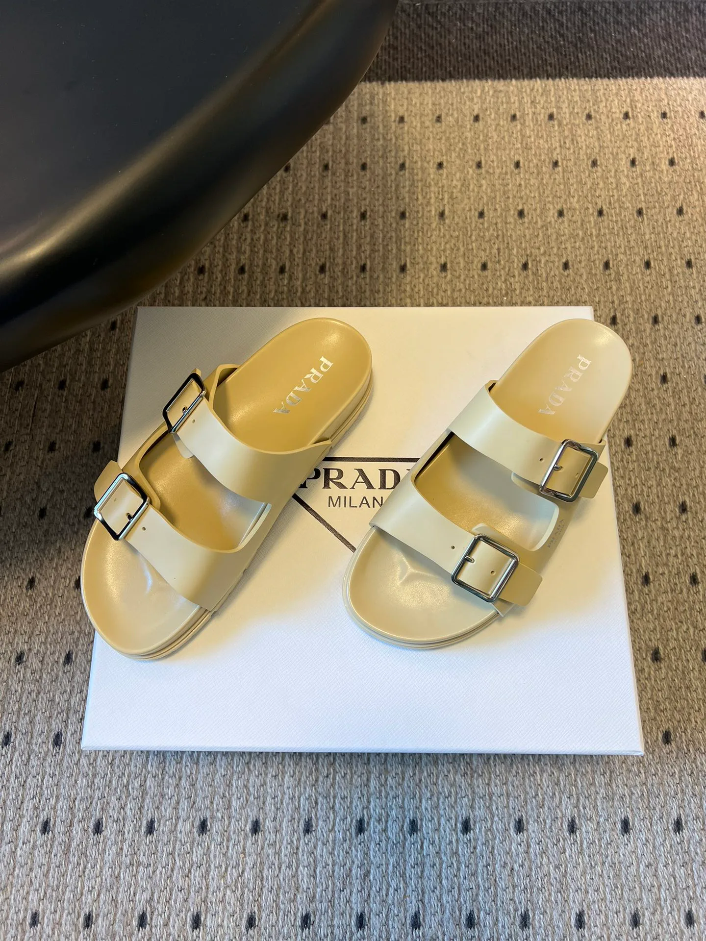 Шлепанцы Женские Prada 10660079