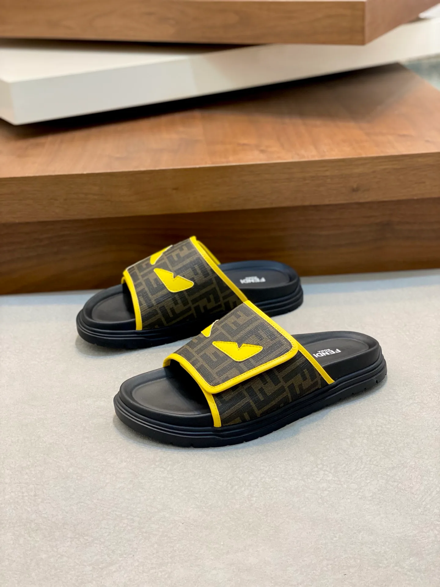 Шлепанцы Женские Fendi 11468623