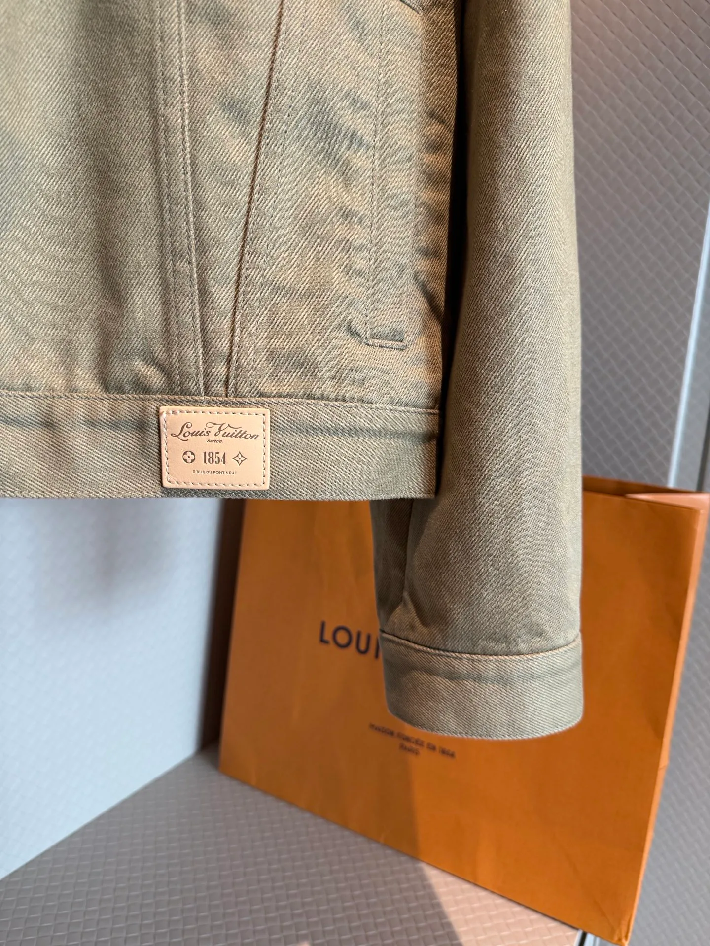 Куртки И Пуховики Женские Louis Vuitton 17094451