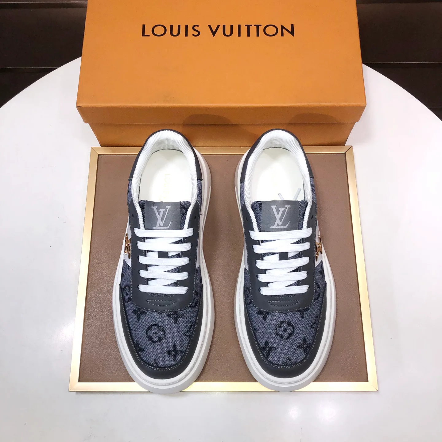 Кроссовки Мужские Louis Vuitton 10792100