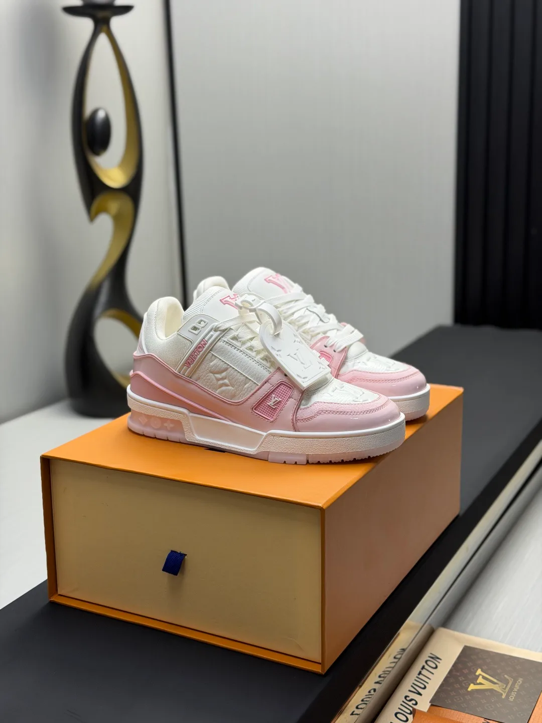 Кроссовки Женские Louis Vuitton 18011596