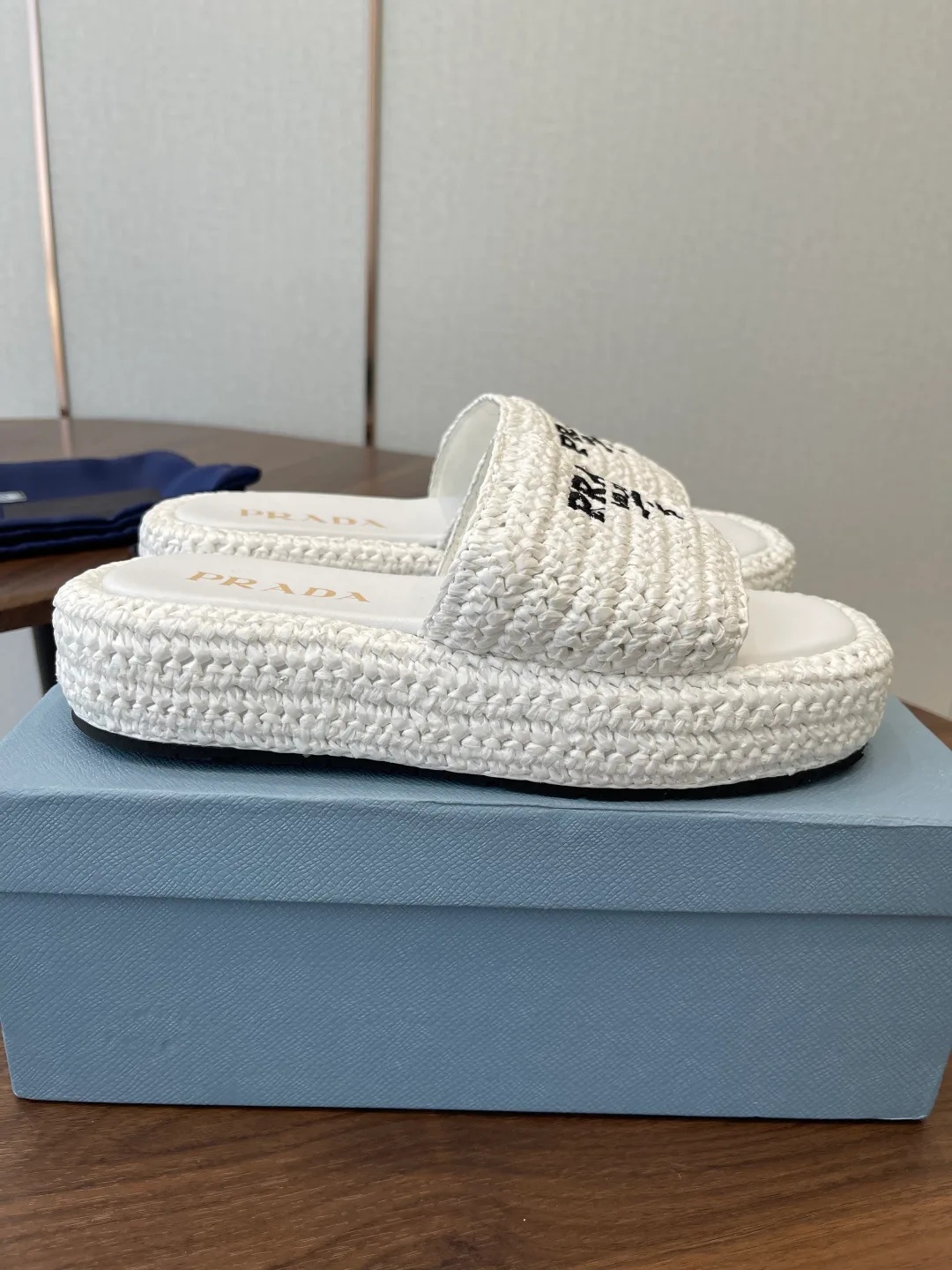 Шлепанцы Женские Prada 11484926