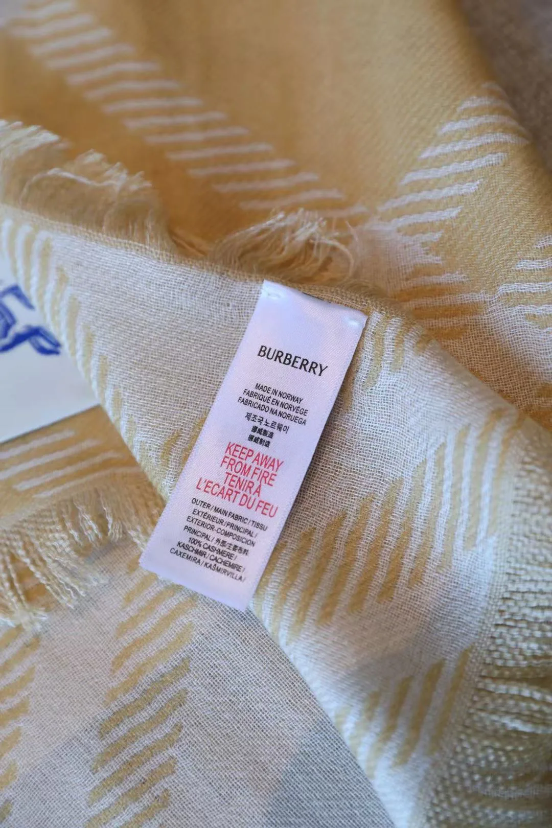 Шарфы Burberry 18419148