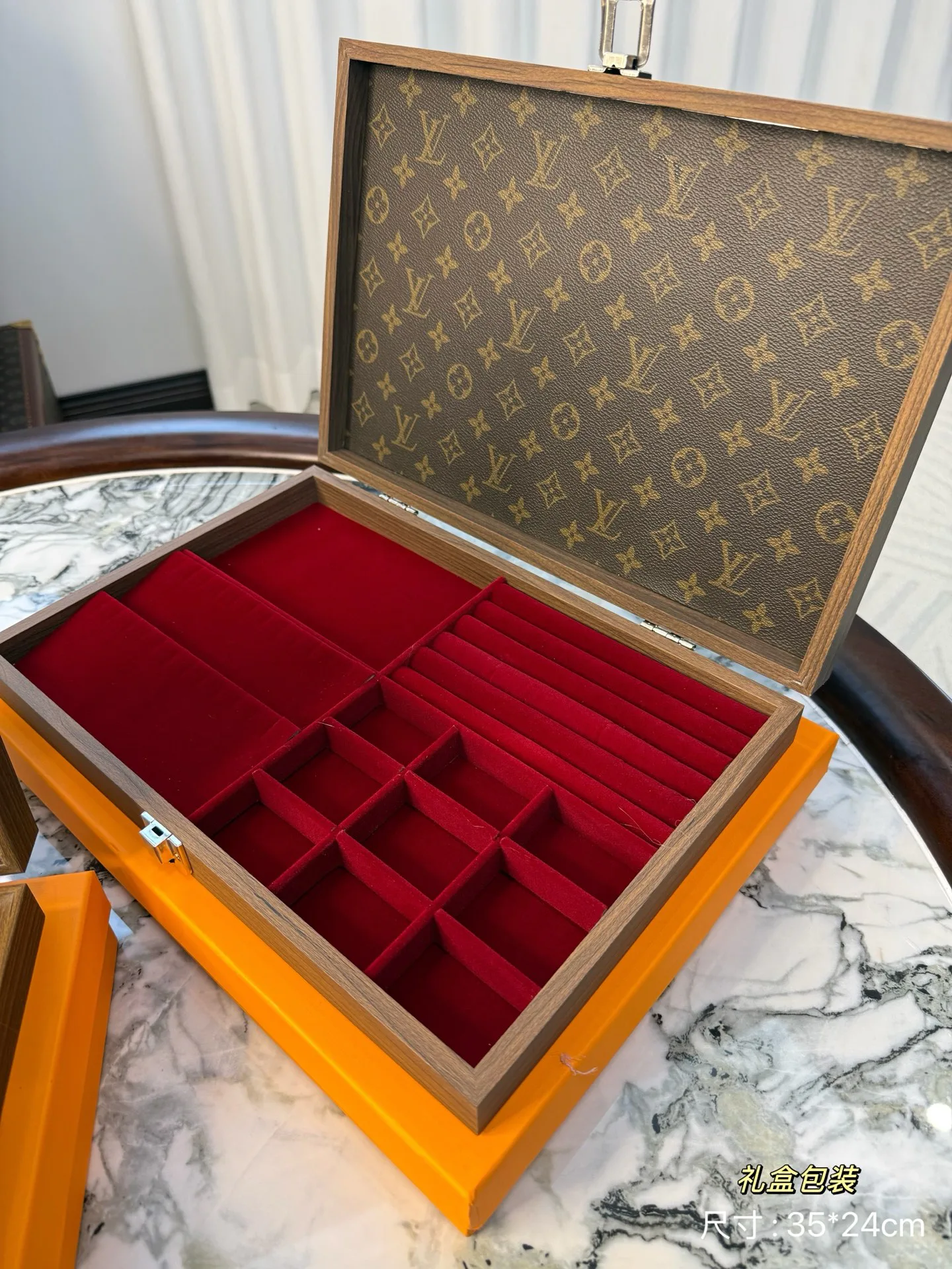 Текстиль Louis Vuitton 10695747