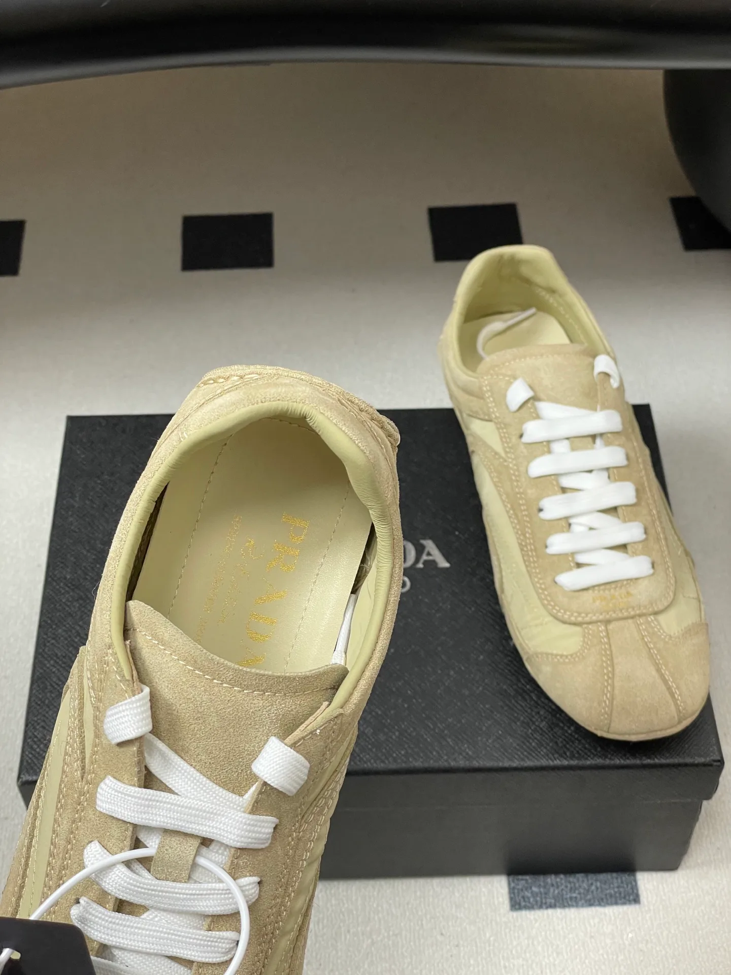 Кроссовки Женские Prada 12880118