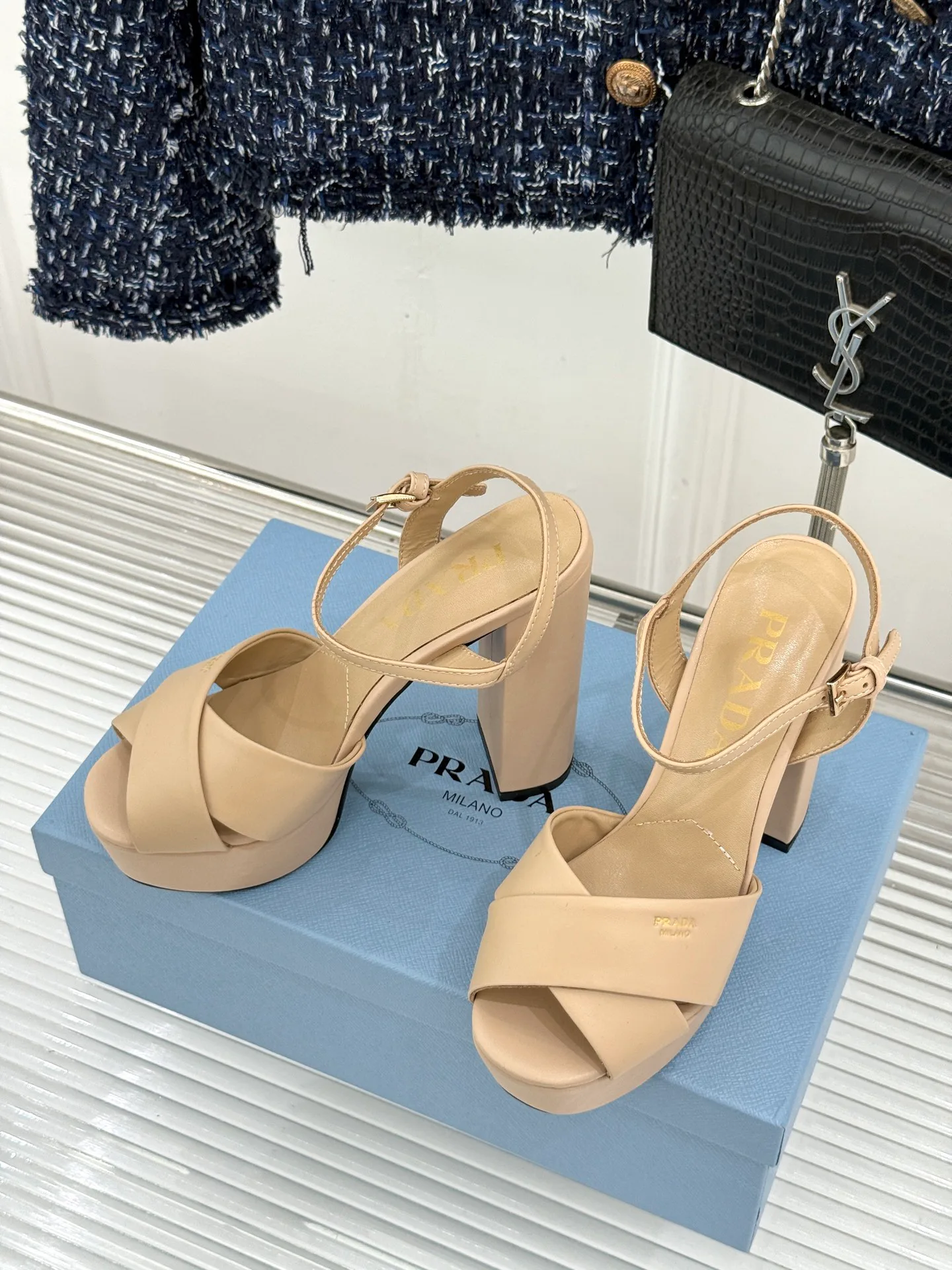 Босоножки Женские Prada 18613344
