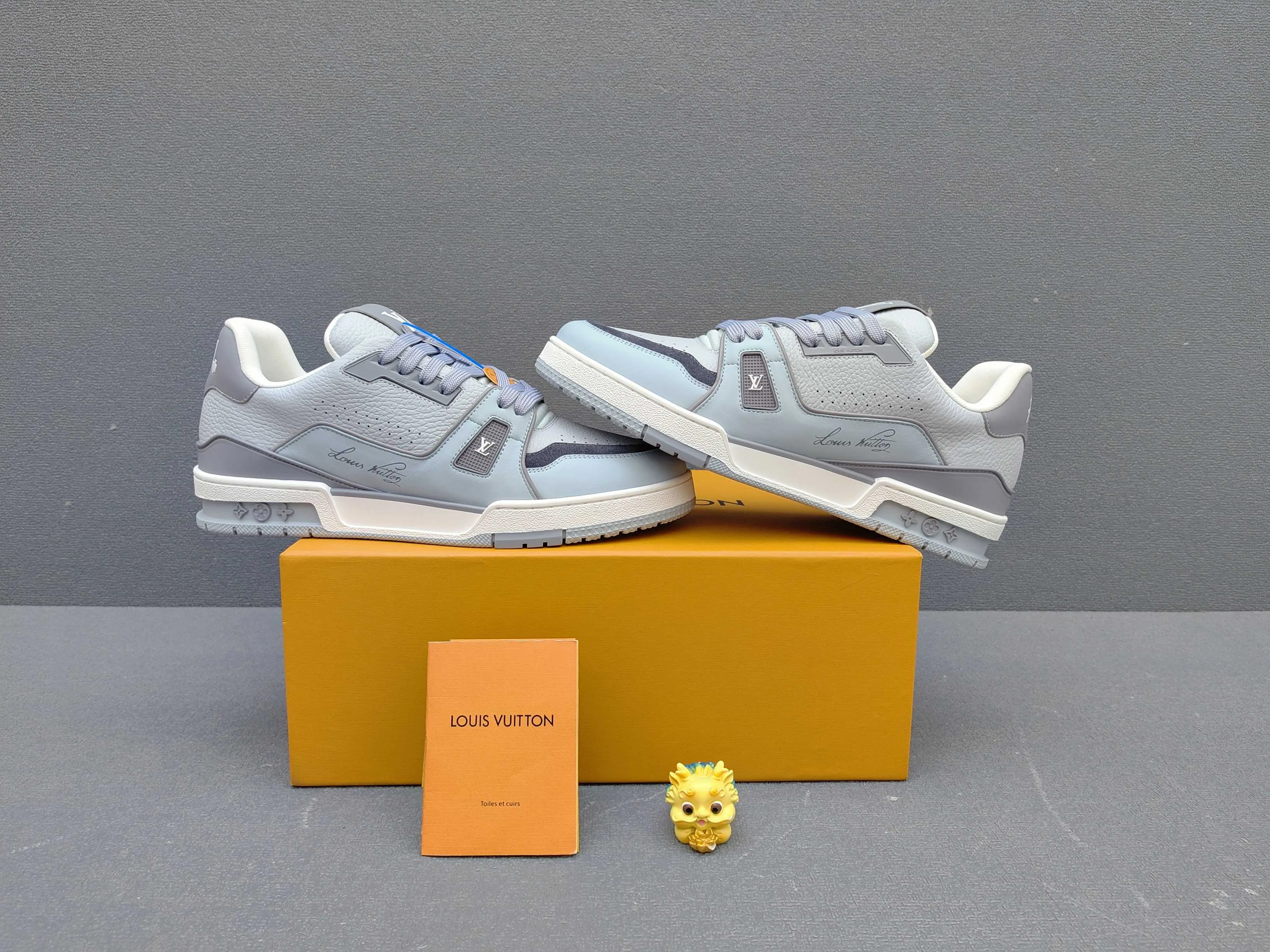 Кроссовки Мужские Louis Vuitton 9158886