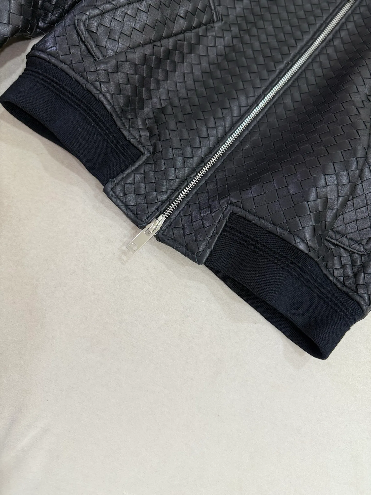 Кожаные Куртки И Дублёнки Женские Bottega Veneta 18208783