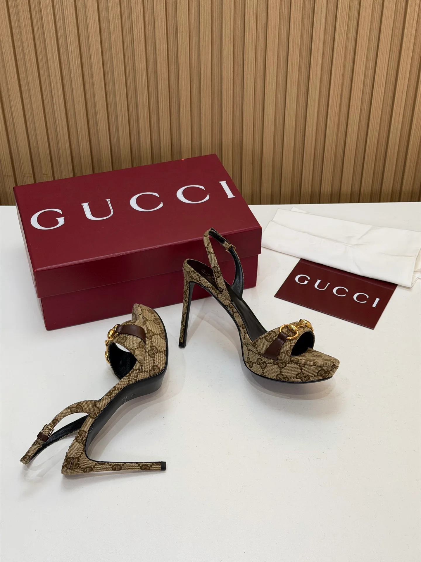 Босоножки Женские Gucci 18396265