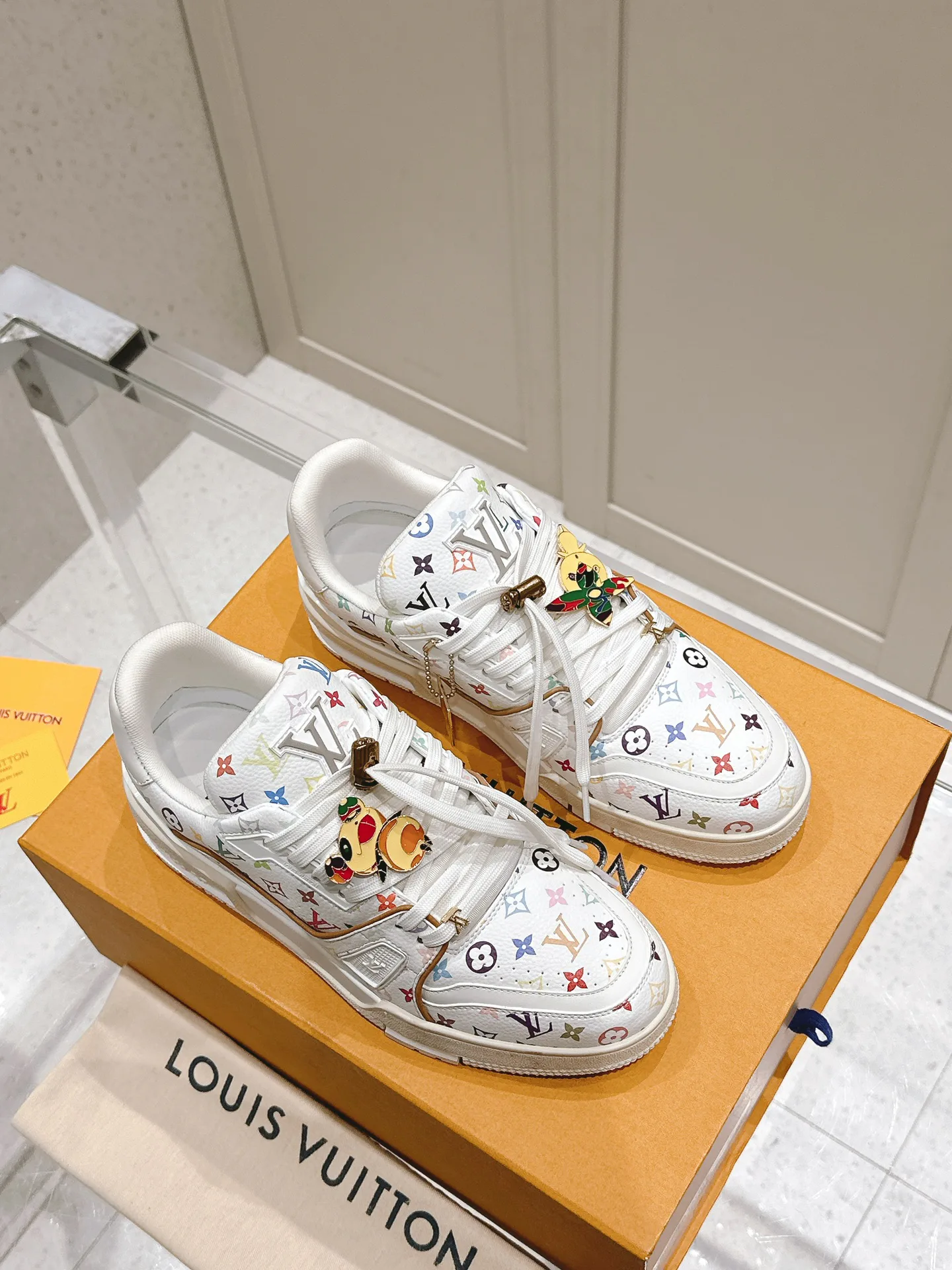 Кроссовки Женские Louis Vuitton 21207