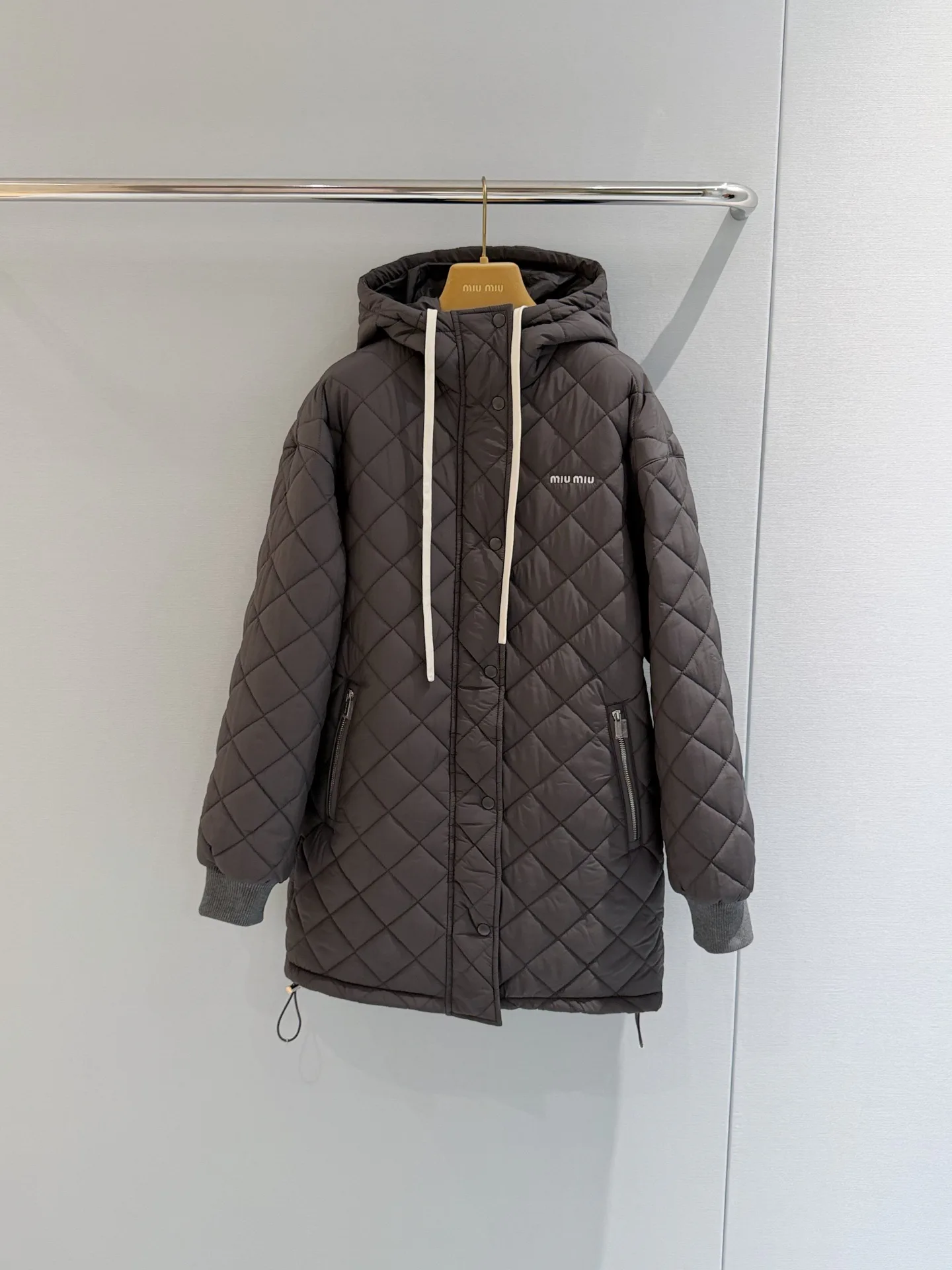 Куртки И Пуховики Женские Miu Miu 18689406