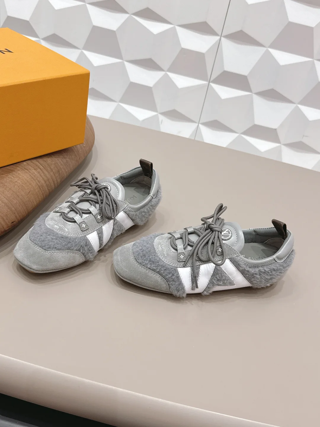 Кроссовки Женские Louis Vuitton 11508076