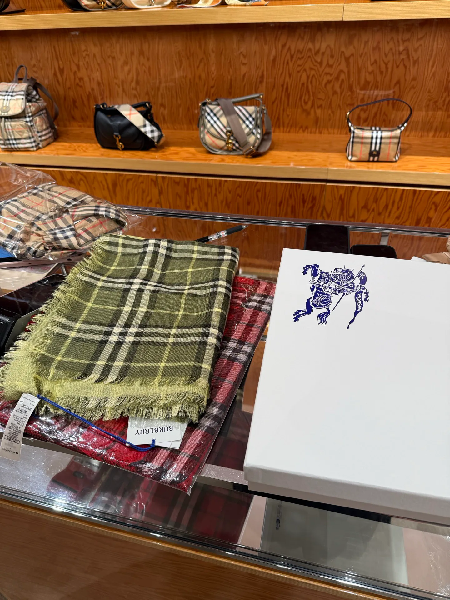 Шарфы Burberry 18093310