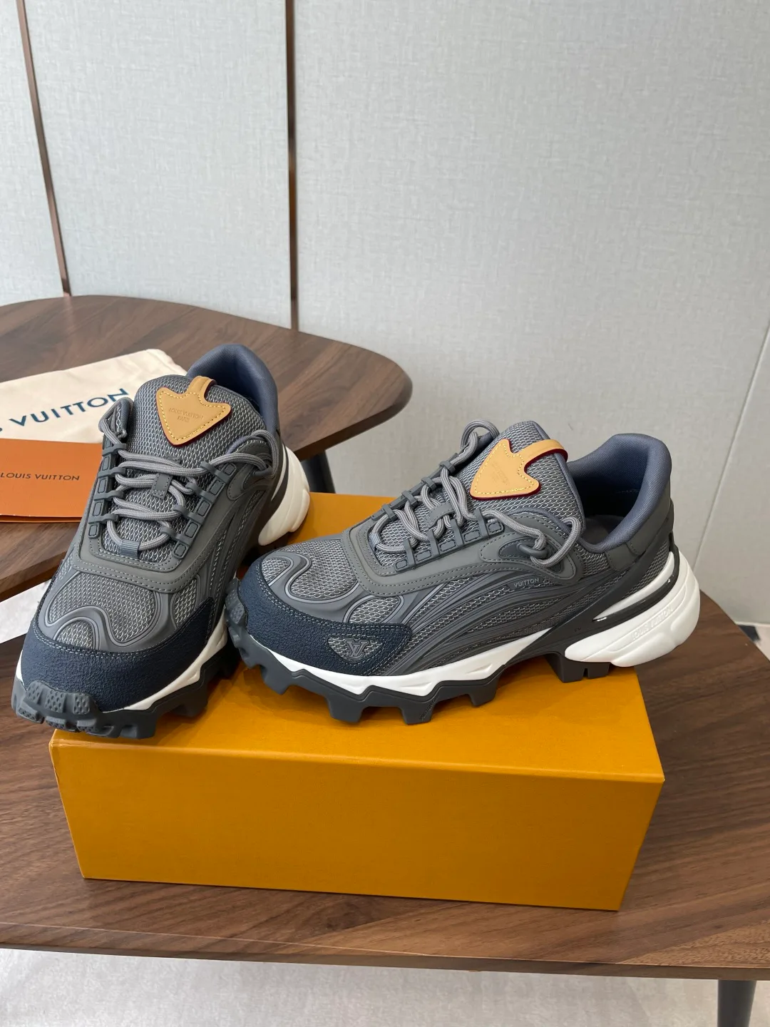 Кроссовки Мужские Louis Vuitton 11966339